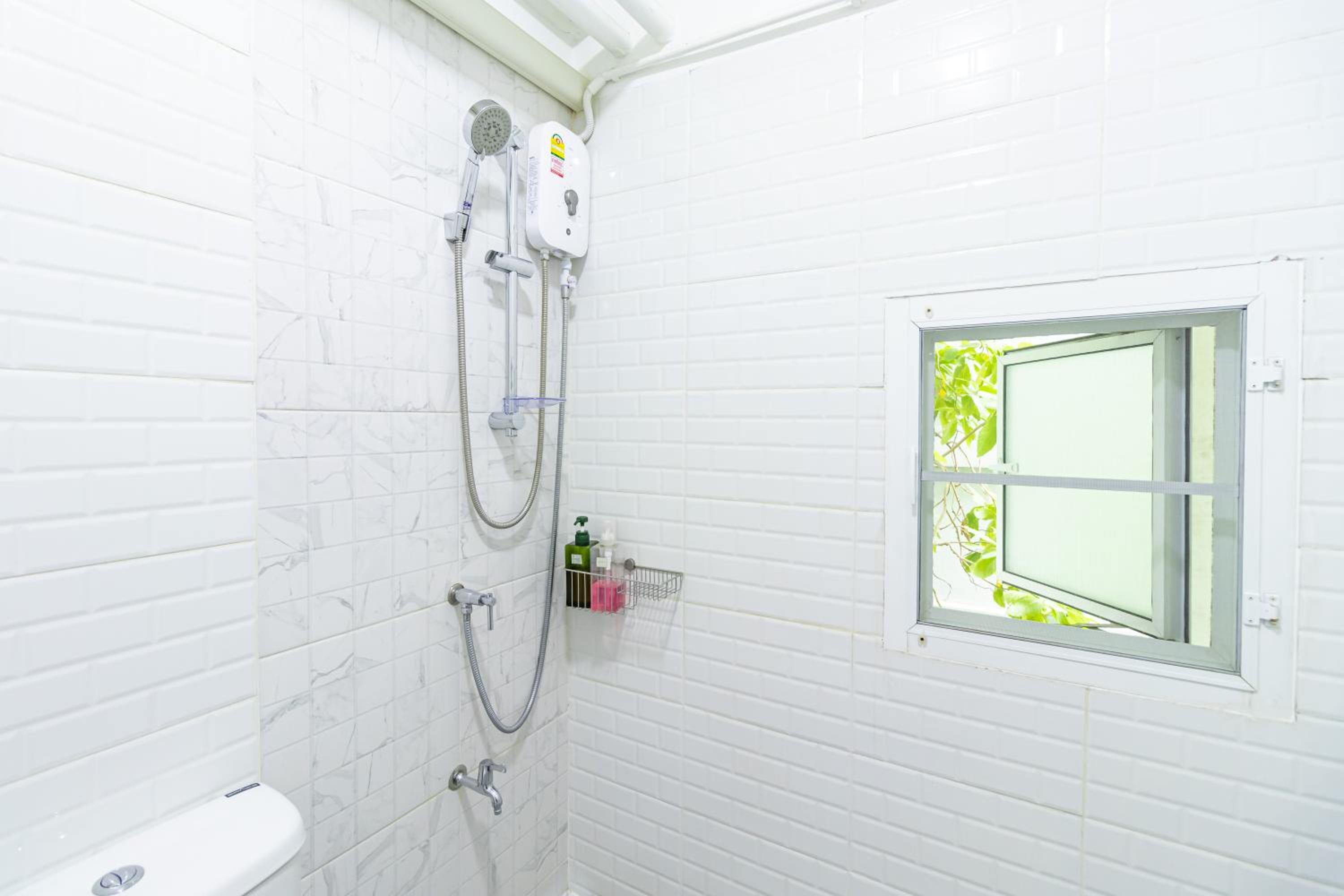 Standard Single Room - no window photo 2