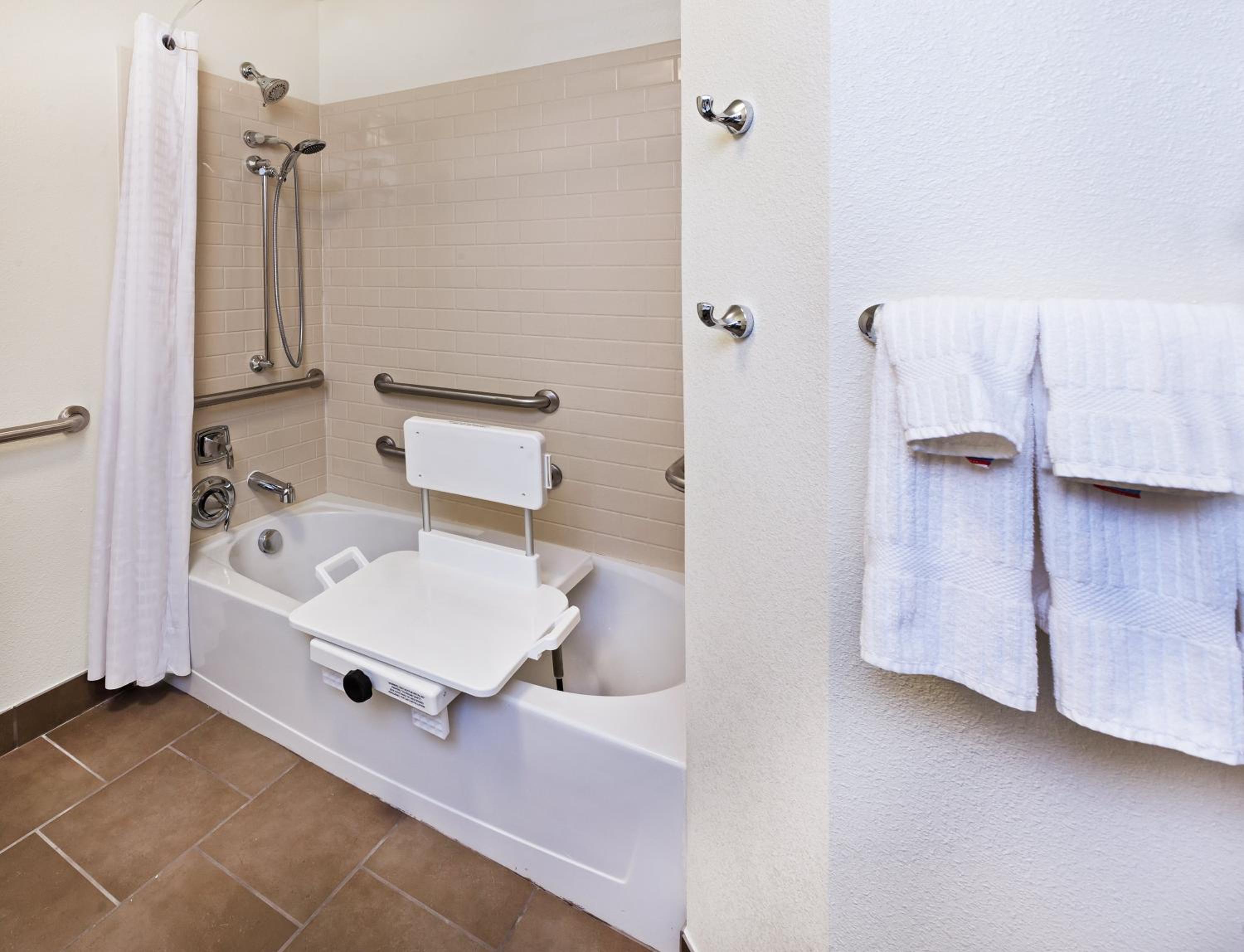 Queen Studio Suite with Two Queen Beds - Mobility Access Tub/Non-Smoking photo 3
