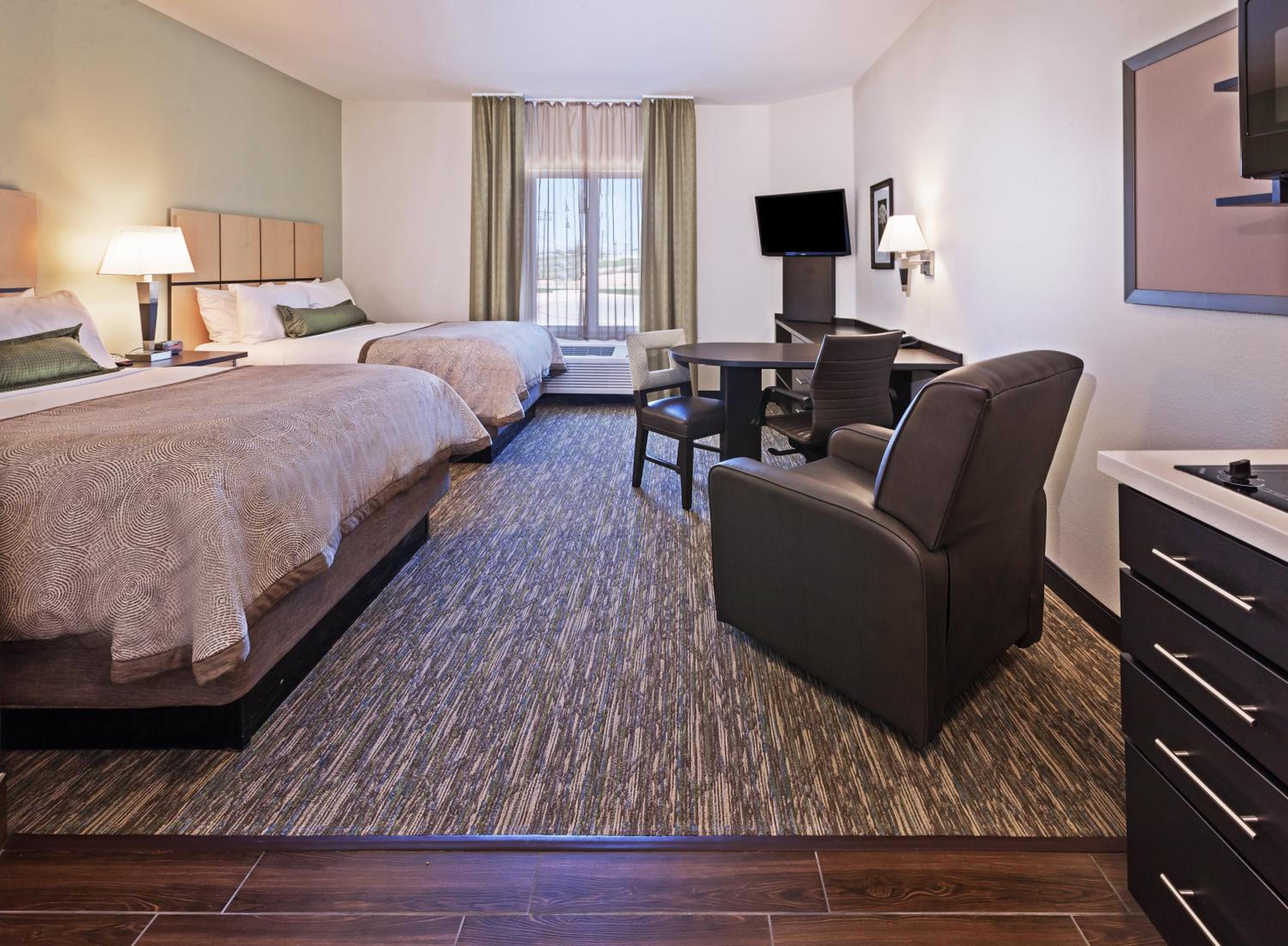 Queen Studio Suite with Two Queen Beds - Mobility Access Tub/Non-Smoking photo 2