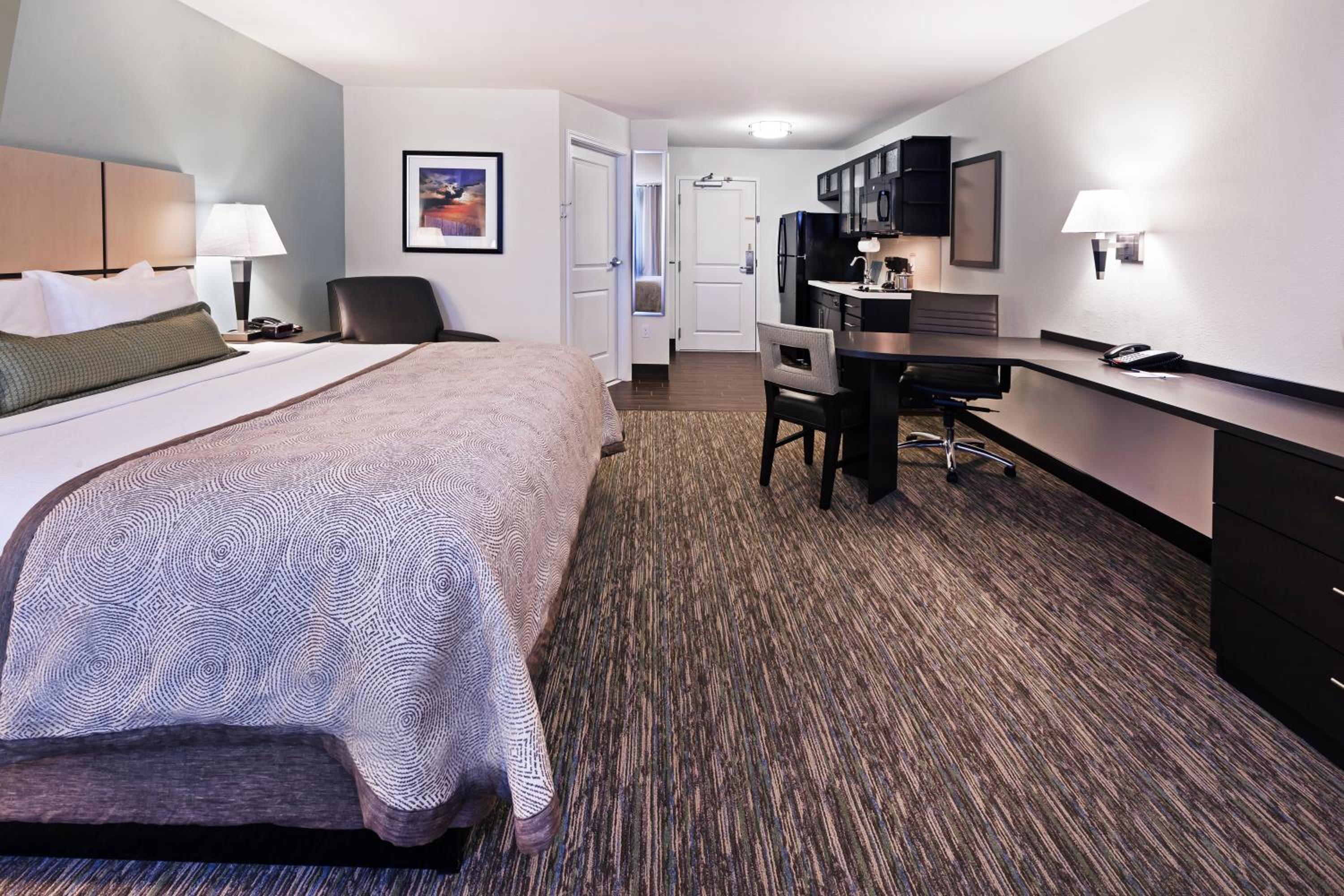 Studio King Suite - Communications Accessible photo 1