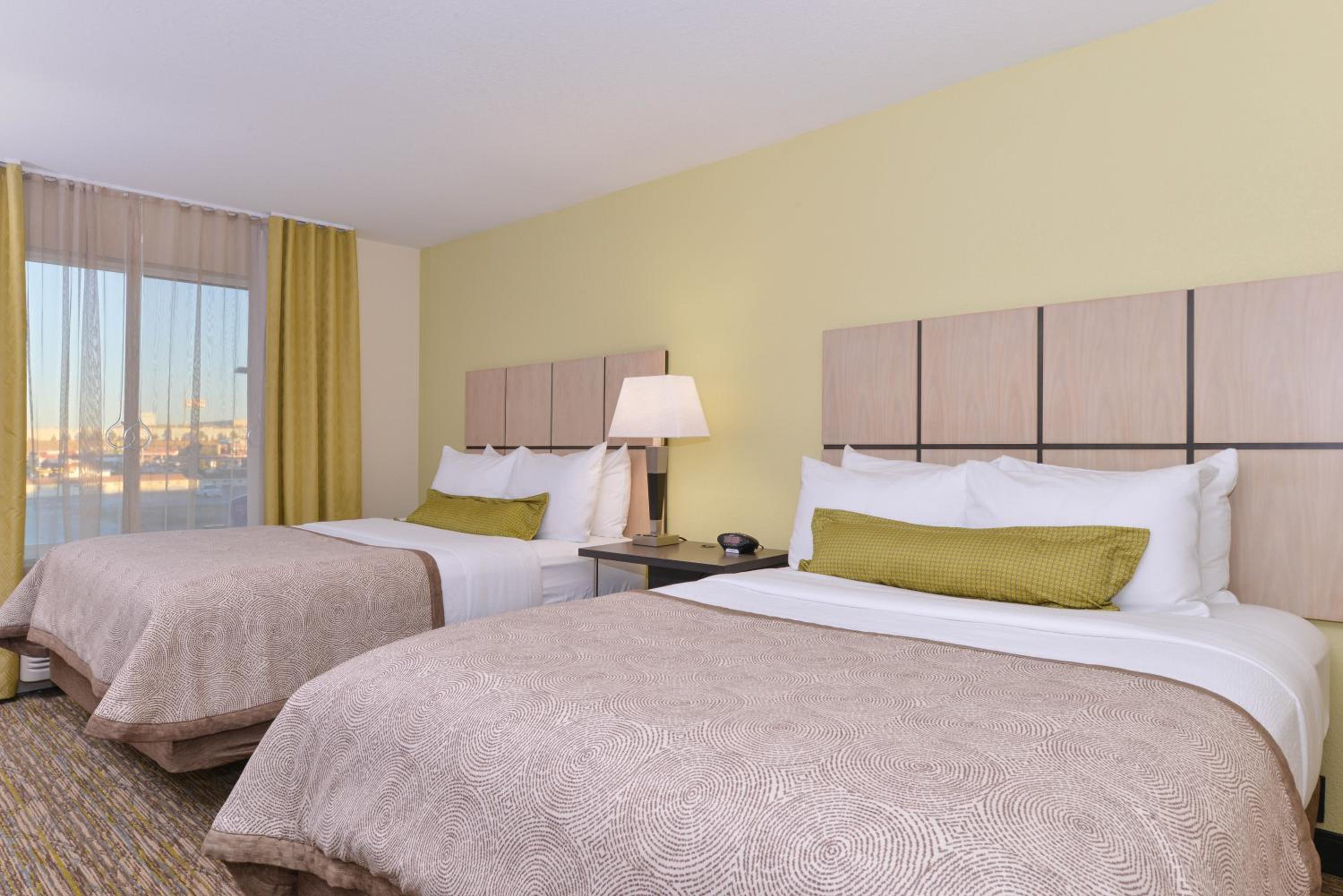 Queen Suite with Two Queen Beds photo 2