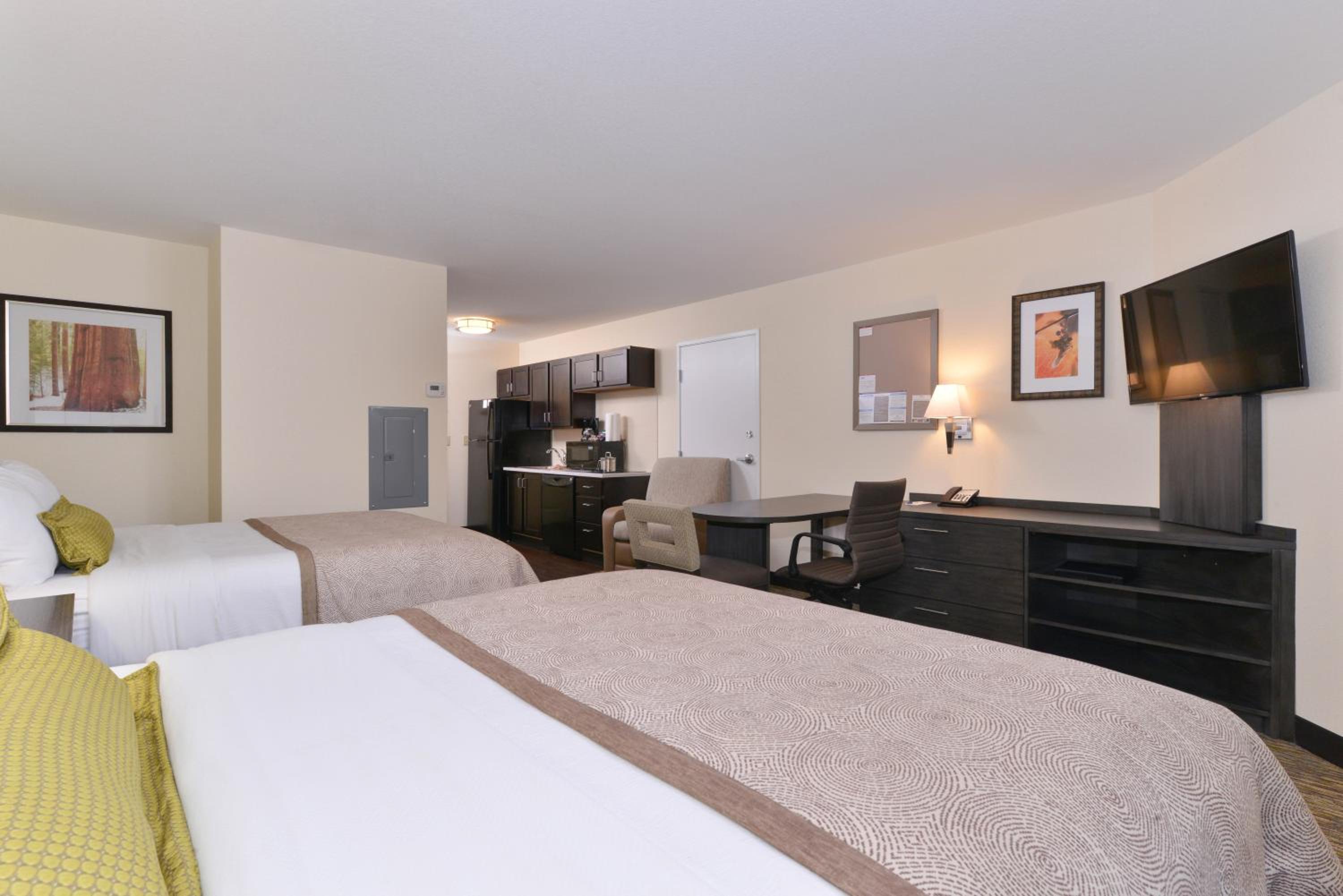Queen Suite with Two Queen Beds photo 1