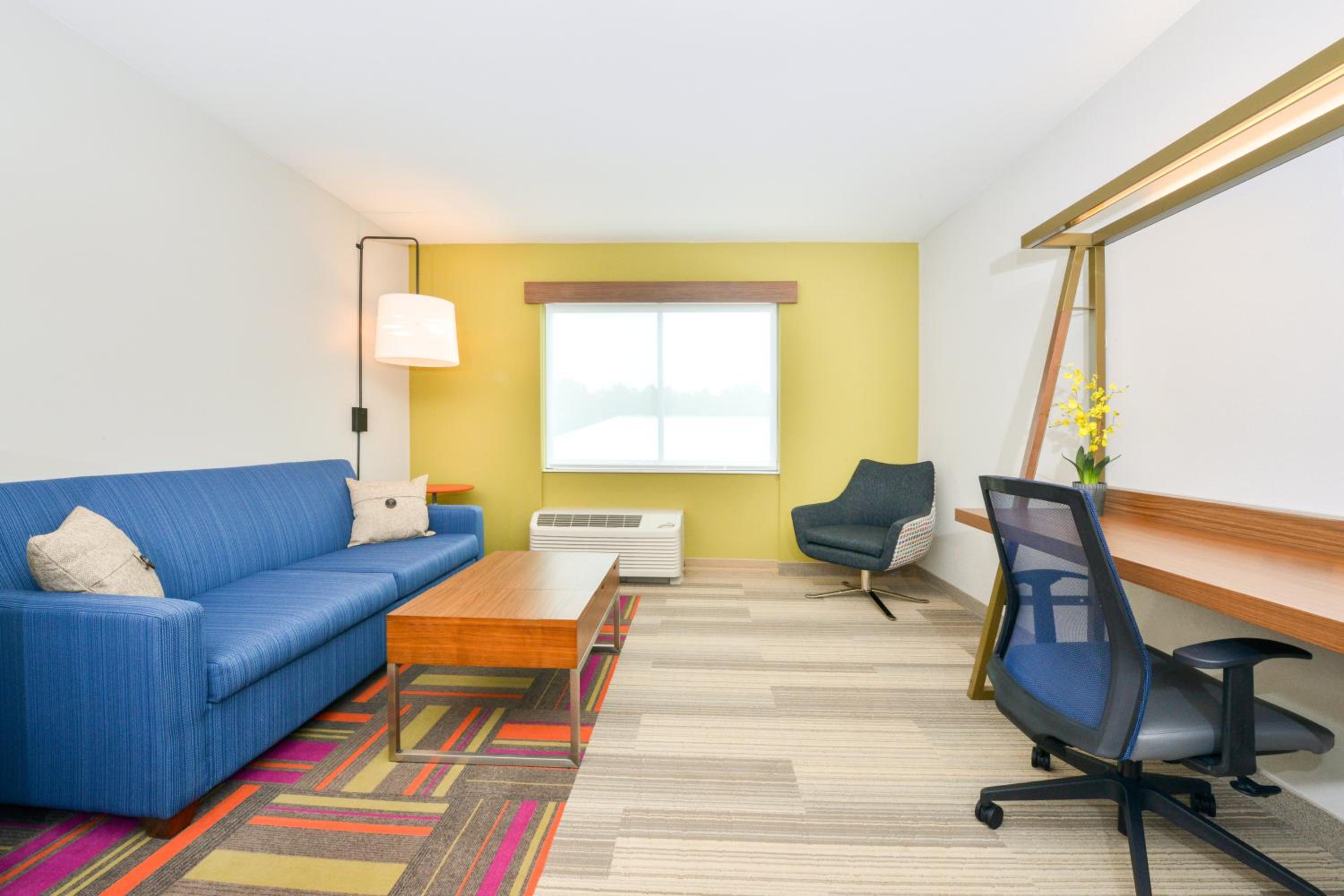King Suite with Sofa Bed photo 3