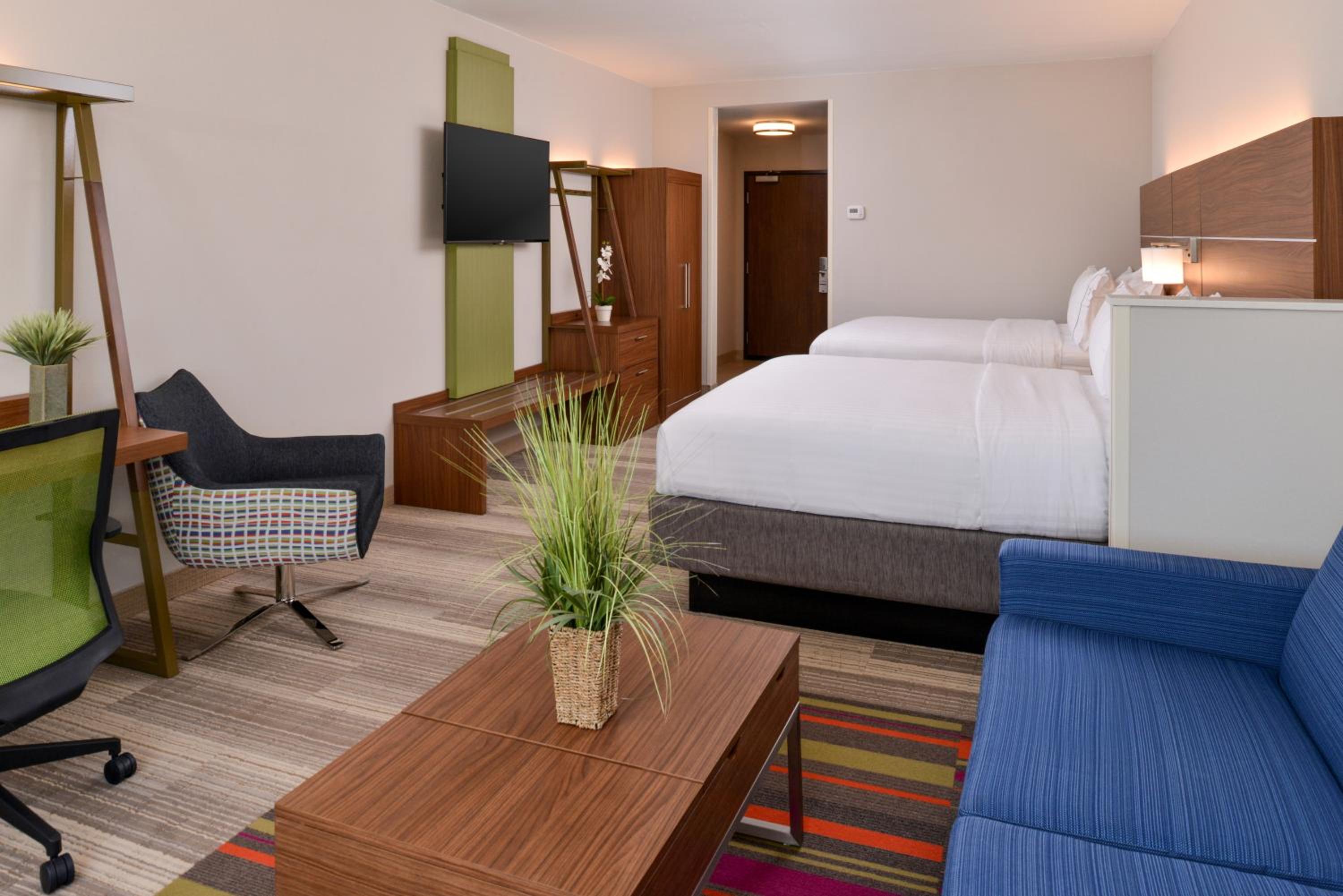 Suite with Two Beds - Non-Smoking photo 3