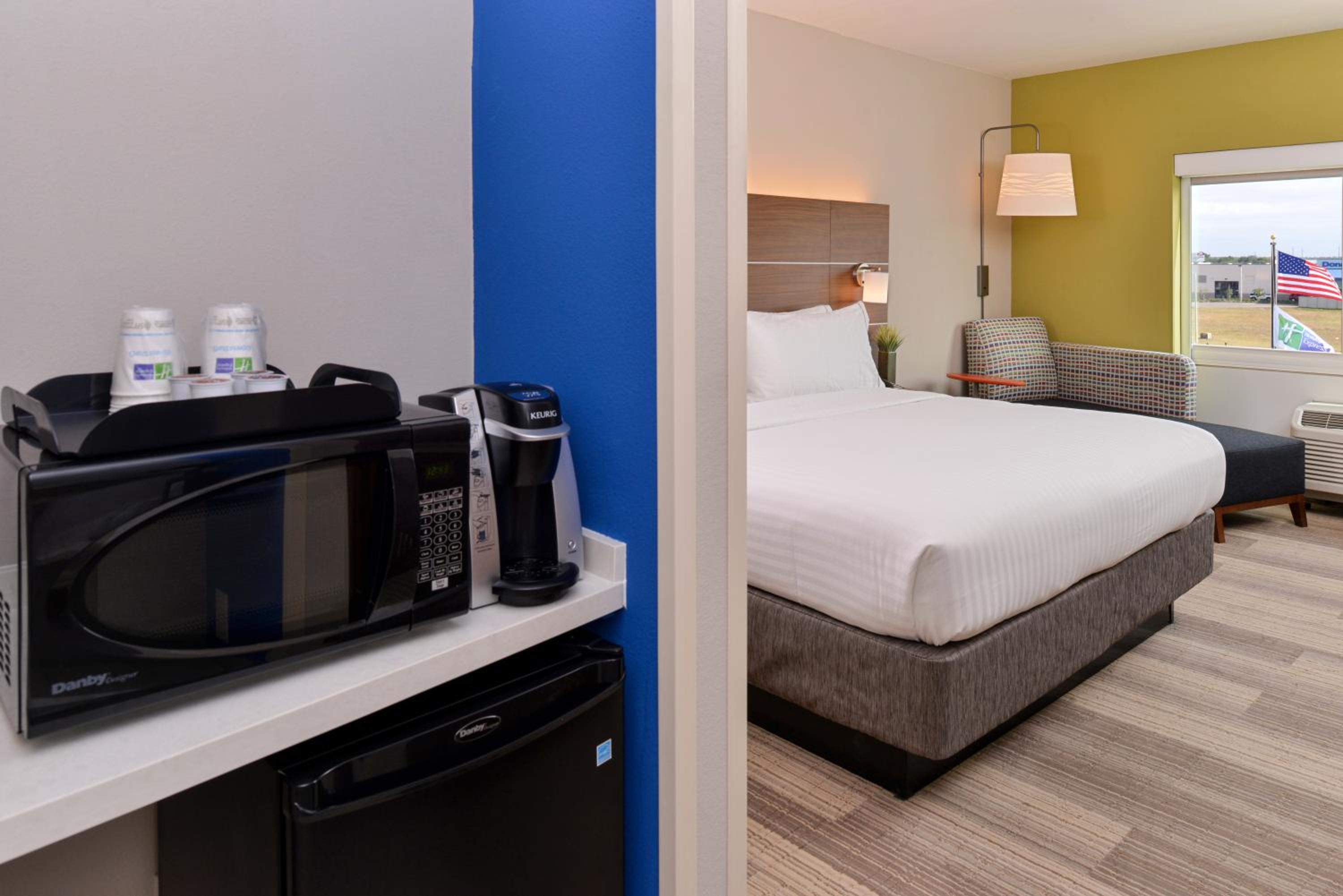 Standard King Room photo 1
