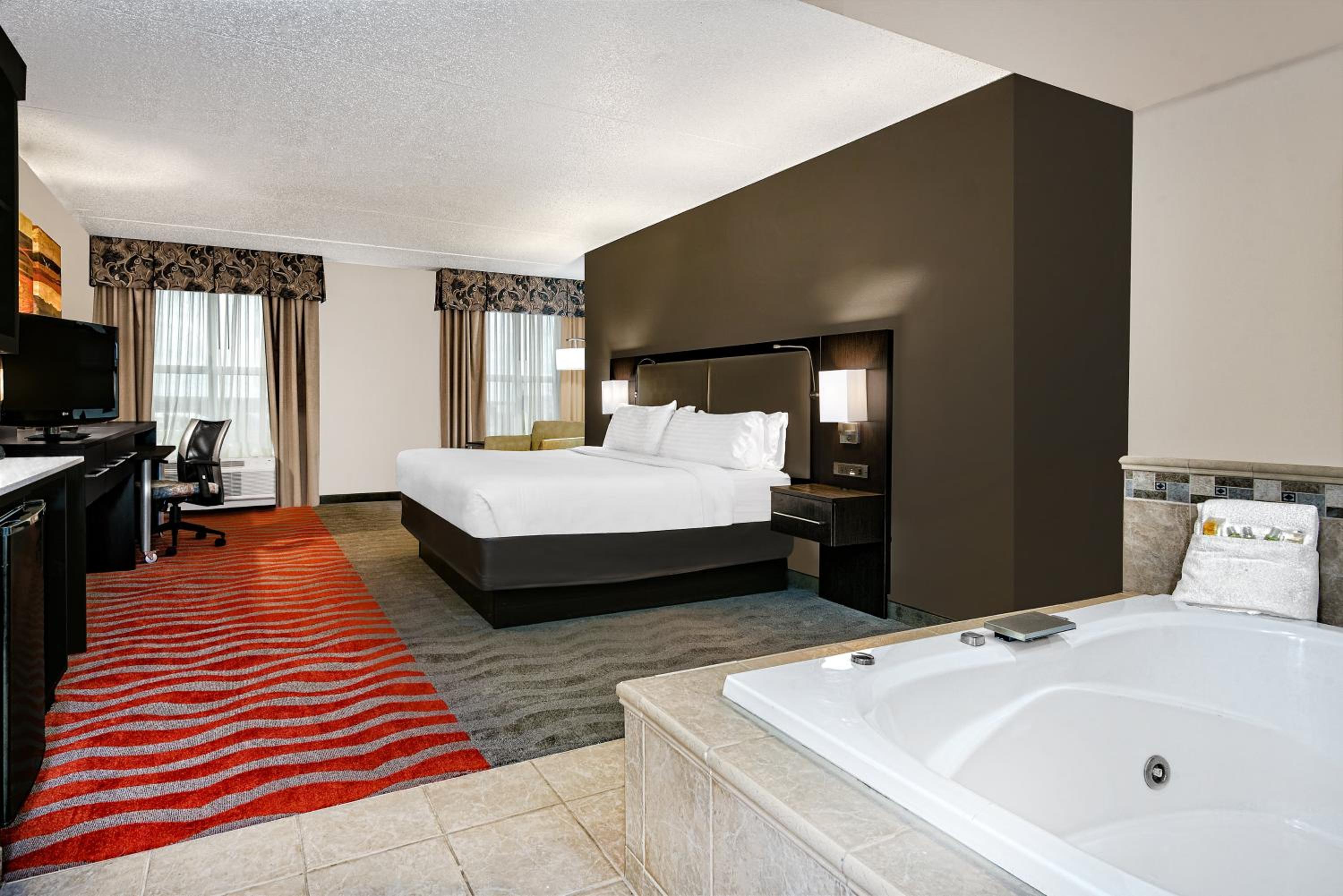 King Room with Jetted Tub - Photo 2