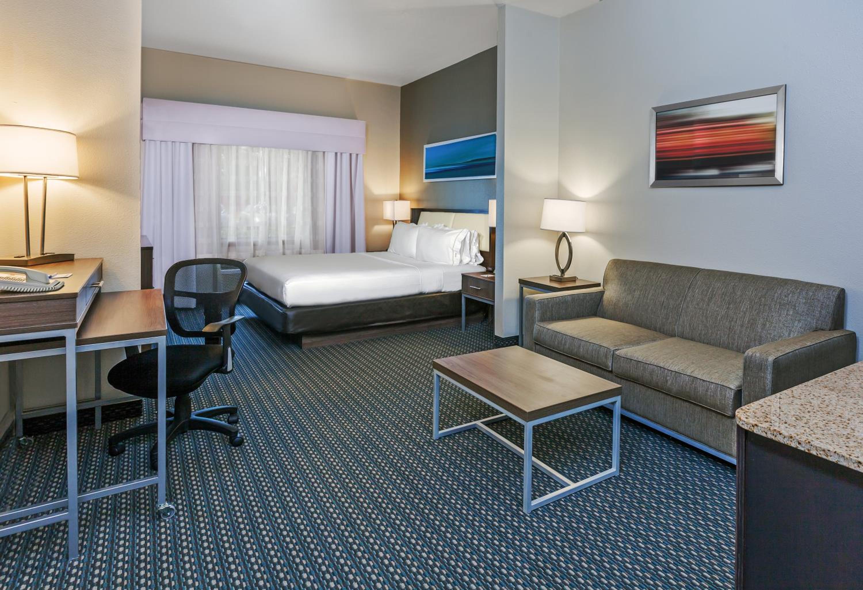 King Suite - Photo 2
