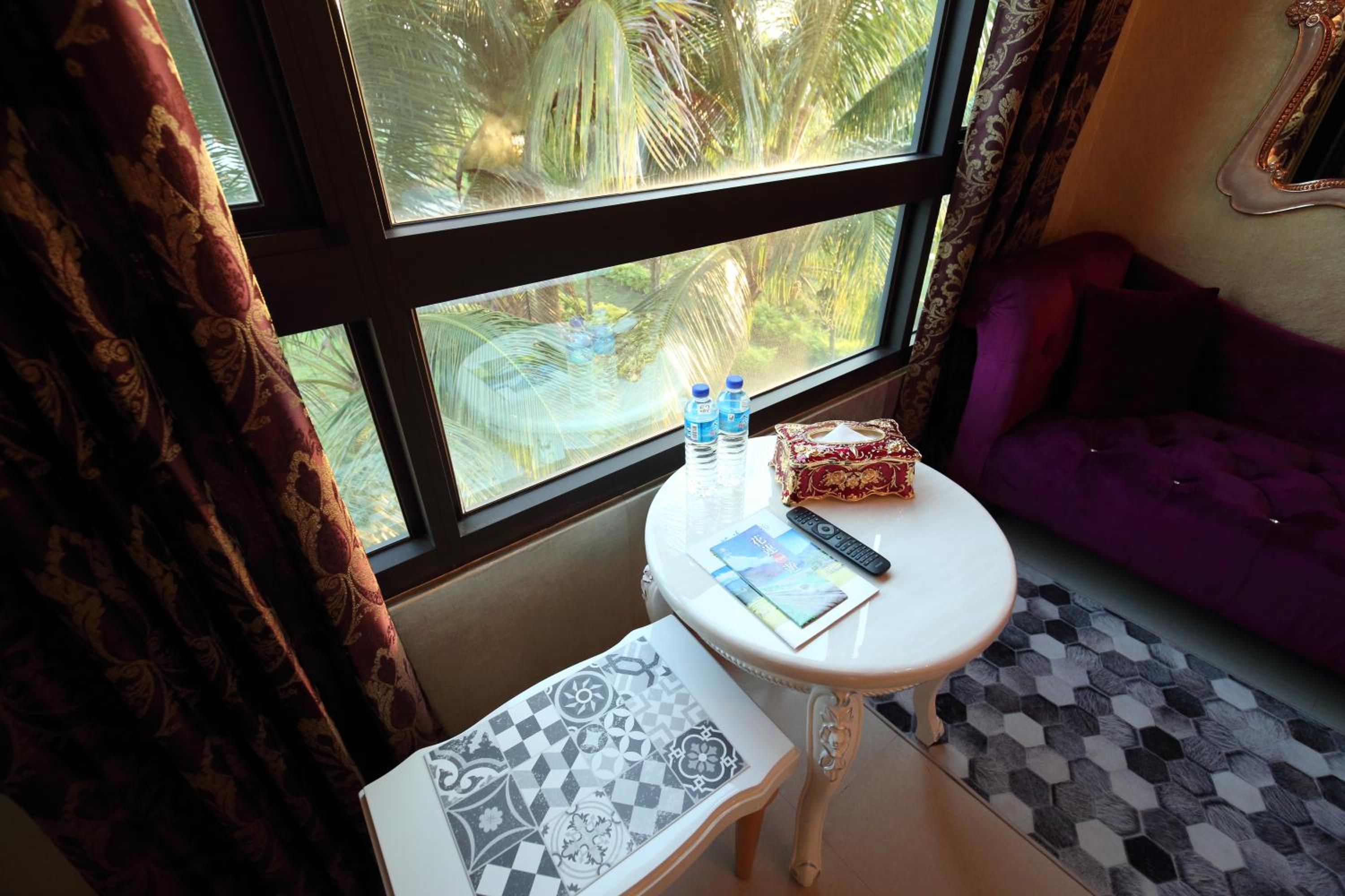 Standard Double Room - Photo 9