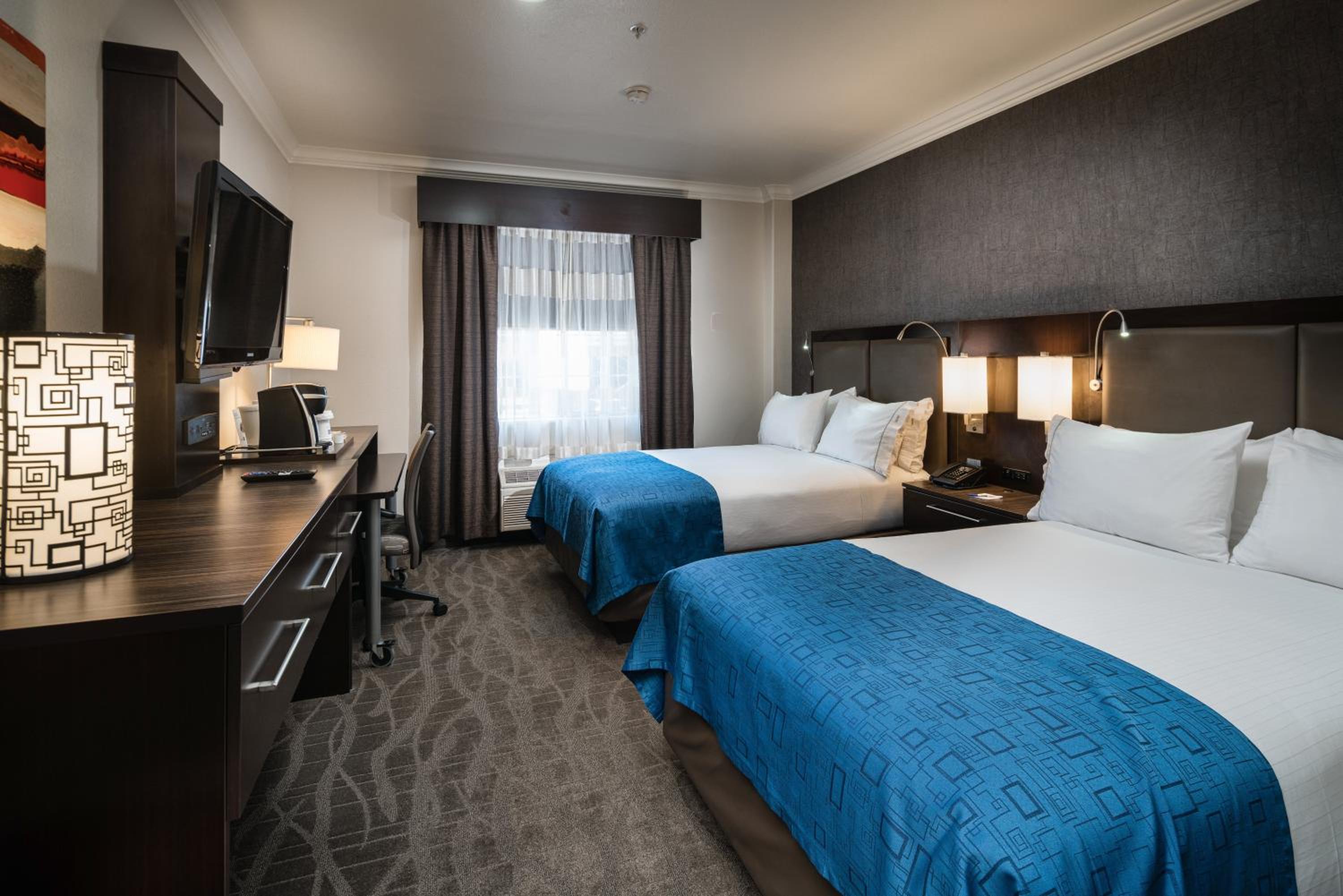 Standard Room with Two Queen Beds - Photo 1