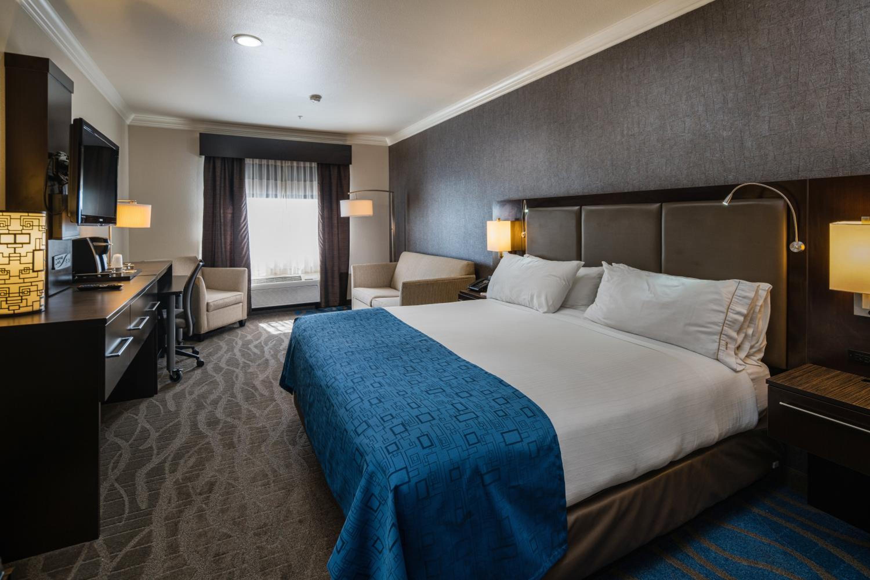 Standard King Room - Photo 2