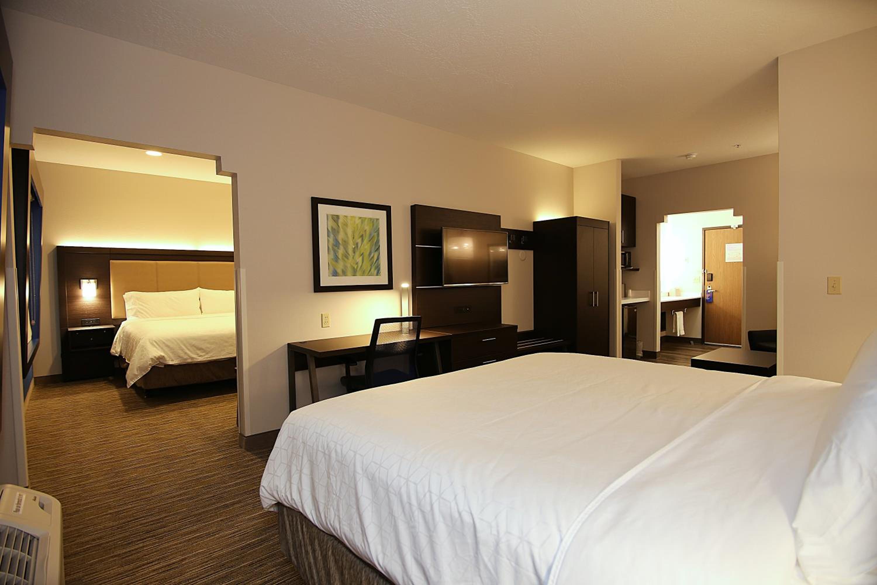 One-Bedroom King Suite - Photo 1