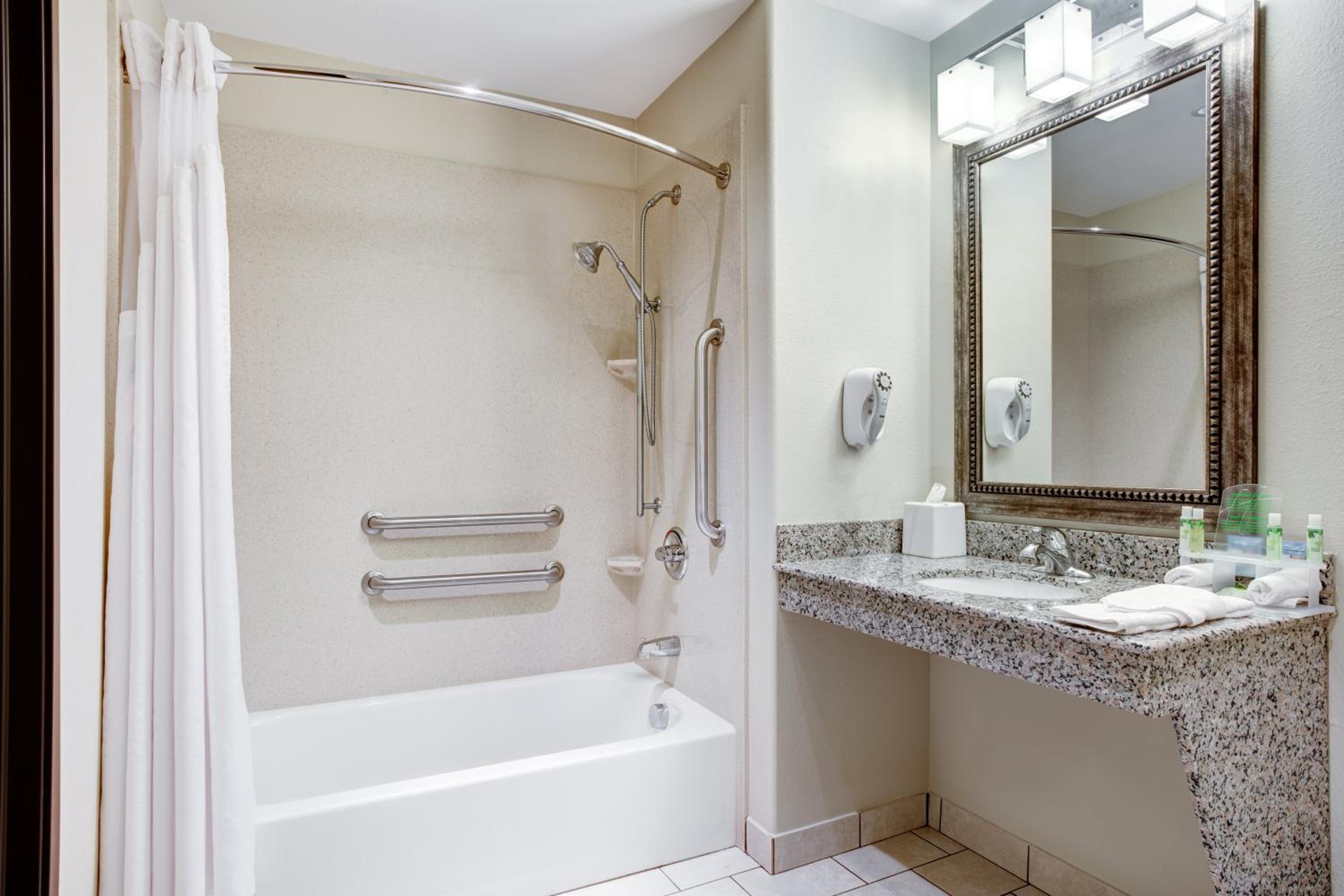 King Room - Mobility Access/Hearing Accessible - Photo 2