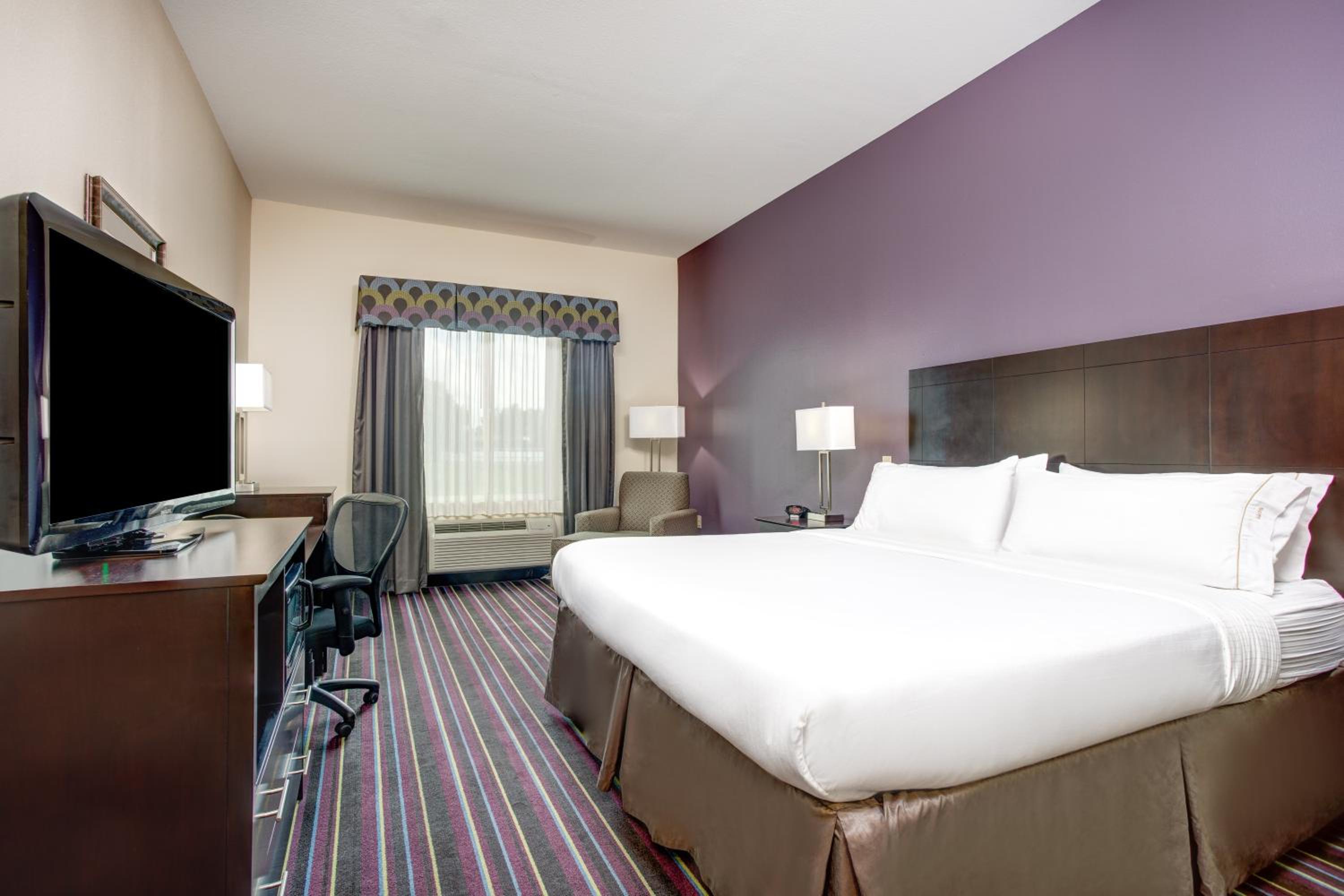 Standard King Room - Photo 1