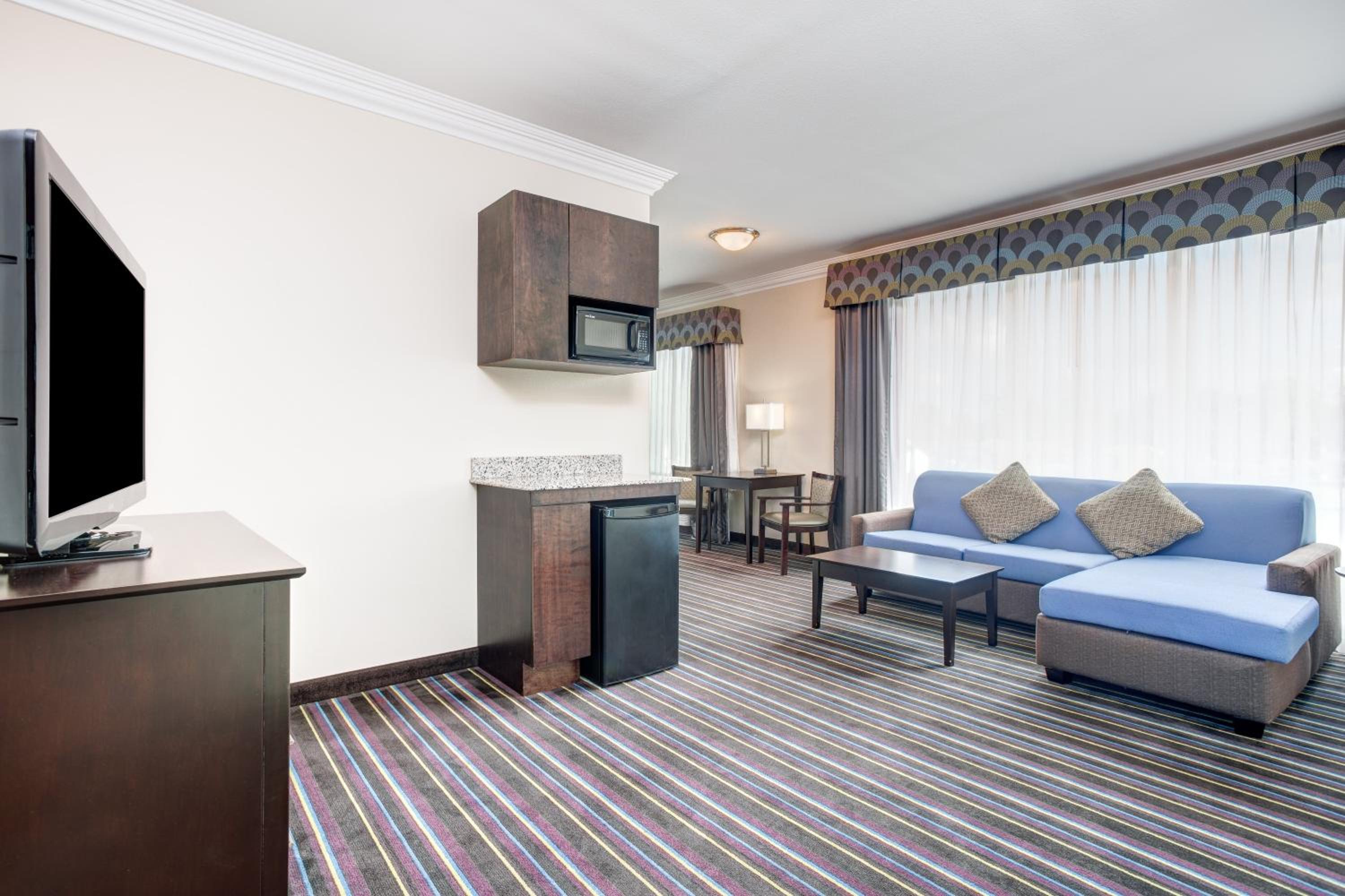 Suite with Two Queen Beds - Photo 4