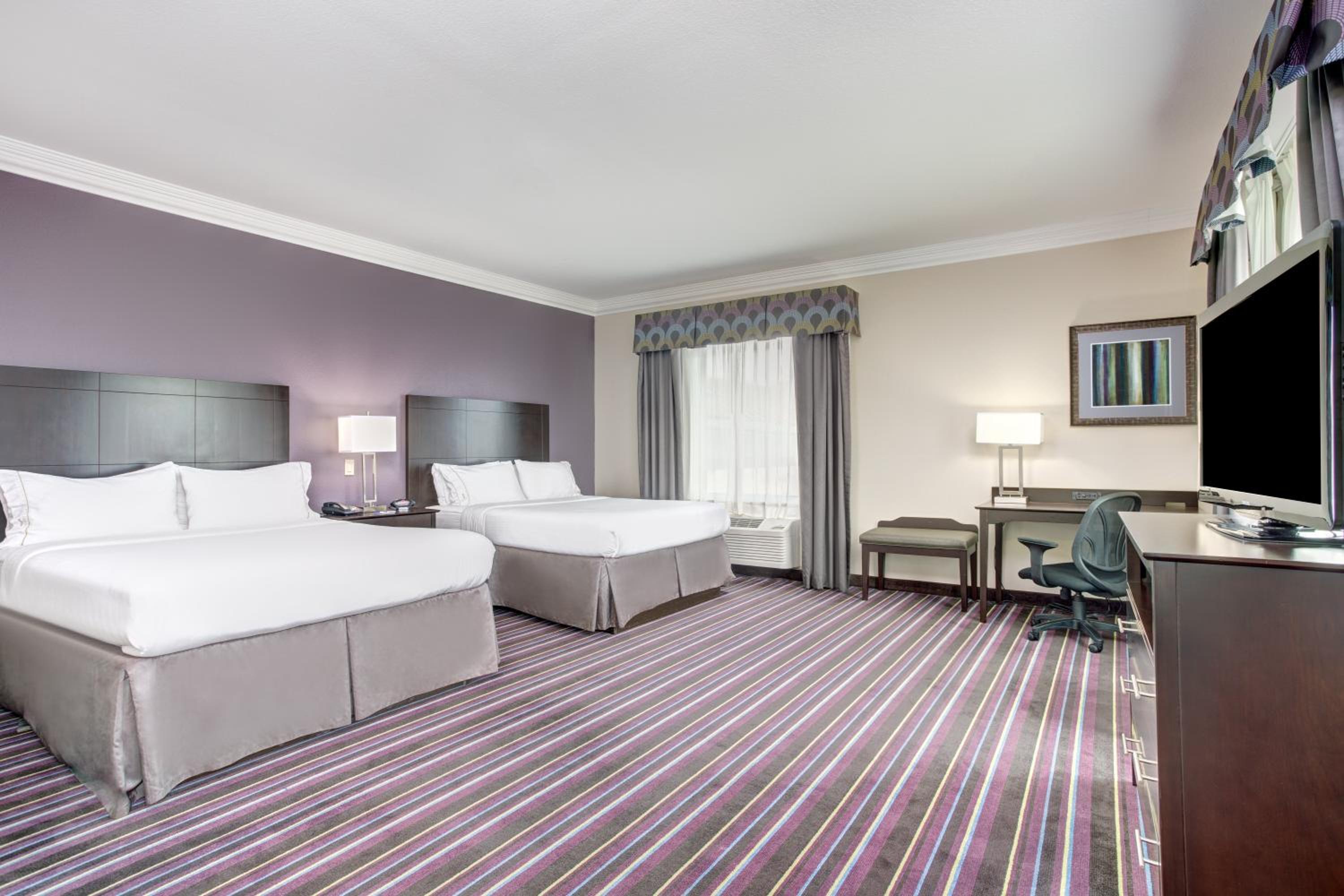 Suite with Two Queen Beds - Photo 2