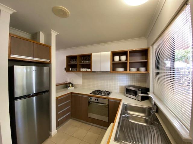 Three-Bedroom Townhouse - Photo 6