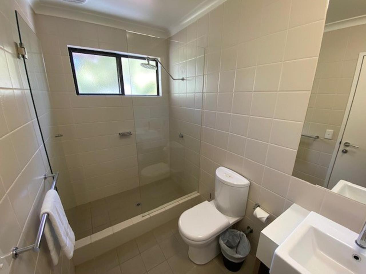 Three-Bedroom Townhouse - Photo 9