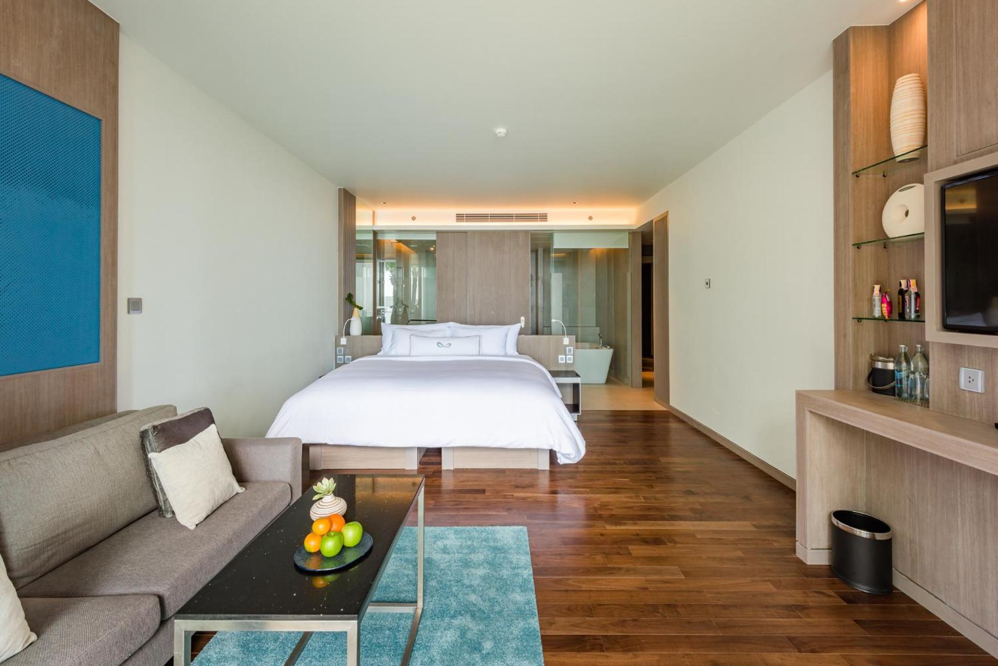 Pool-access Comfy Room - Photo 11