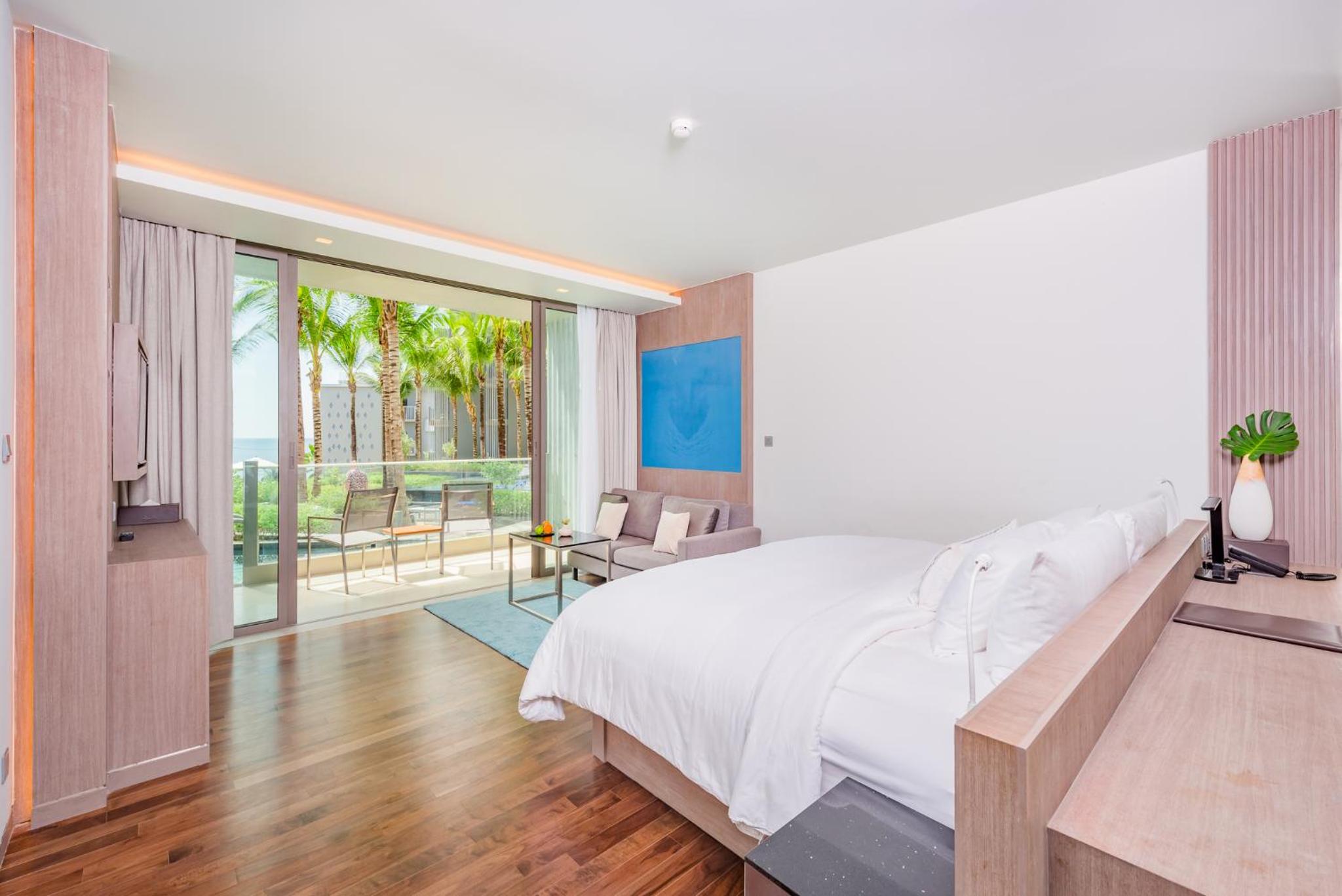 Pool-access Comfy Room - Photo 10