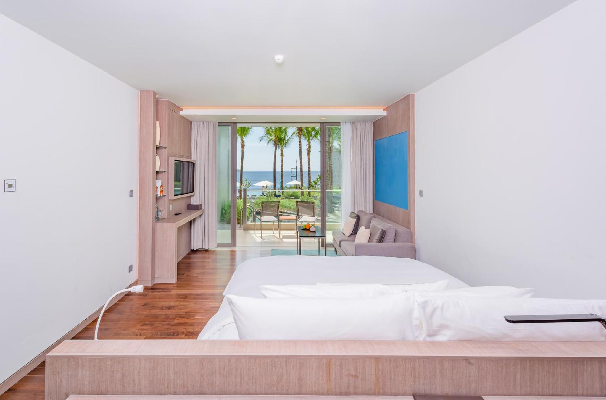 Pool-access Comfy Room - Photo 8