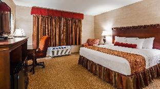 Queen Room with Two Queen Beds and Mobility Accessible Bathtub