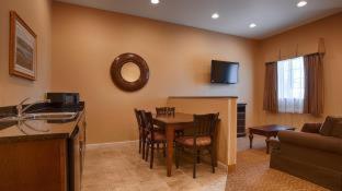 King Room - Non-Smoking - Photo 9