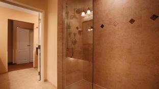 King Room - Non-Smoking - Photo 8