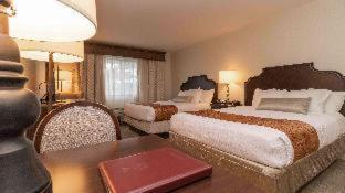 Queen Room with Two Queen Beds - Pet Friendly/Non-Smoking - Photo 4