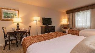 Queen Room with Two Queen Beds - Pet Friendly/Non-Smoking - Photo 9
