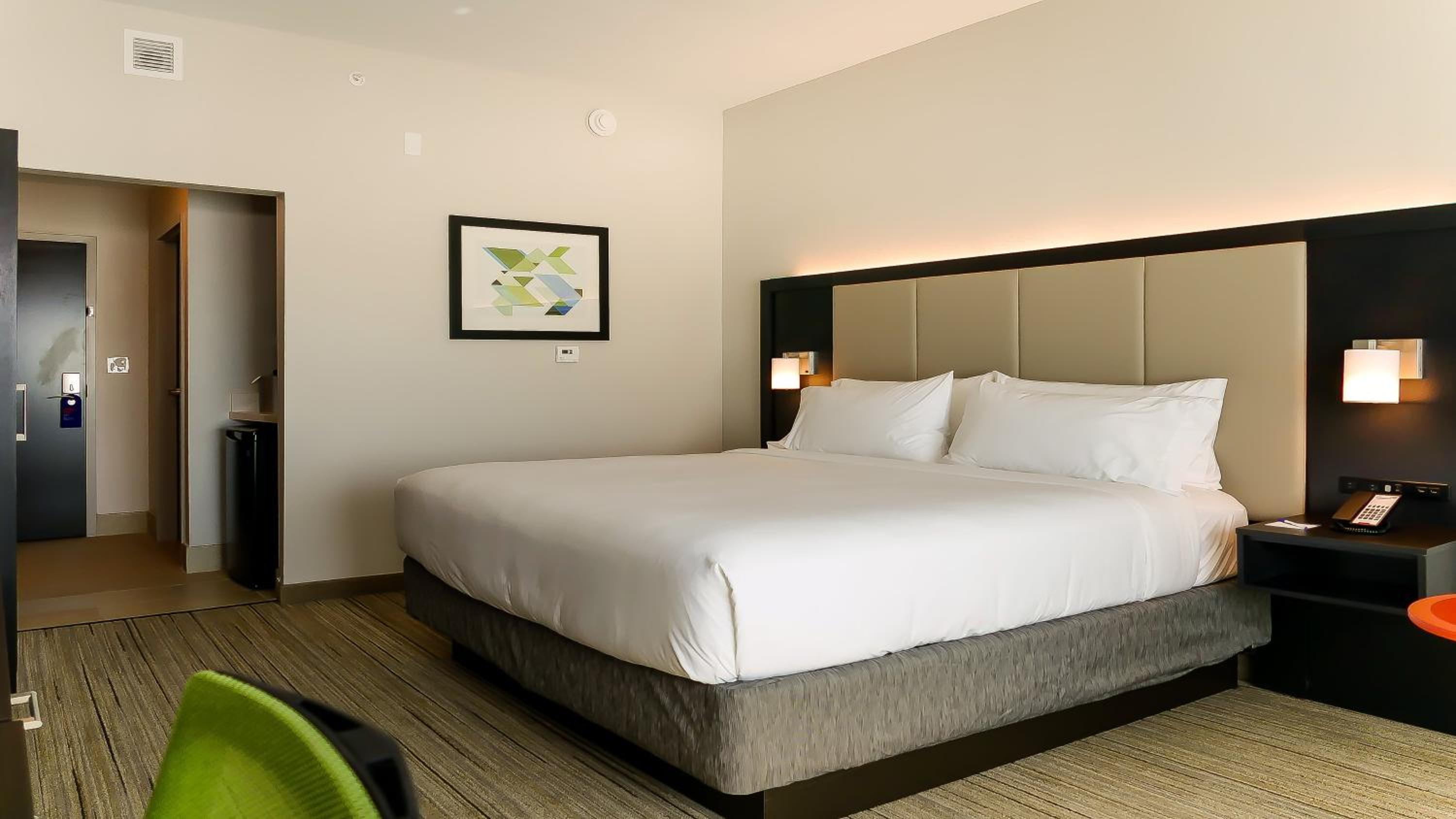 King Suite - Photo 2