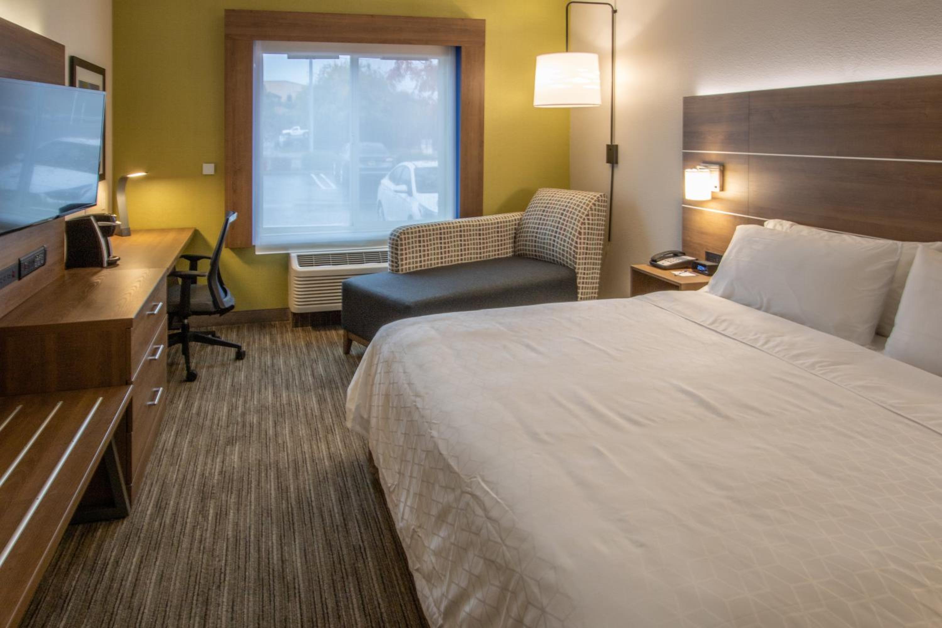 Superior King Room - Photo 7