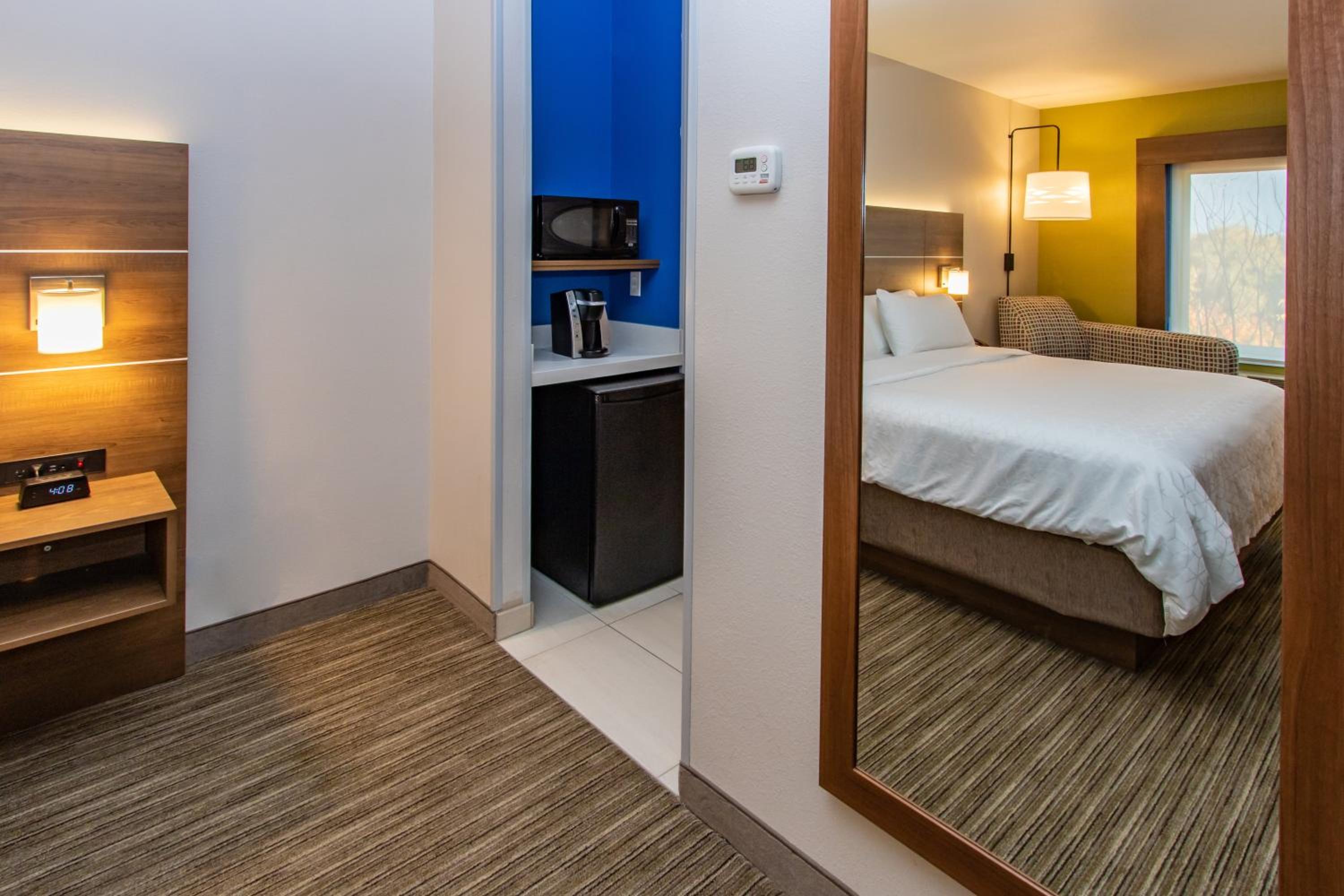 Superior King Room - Photo 8