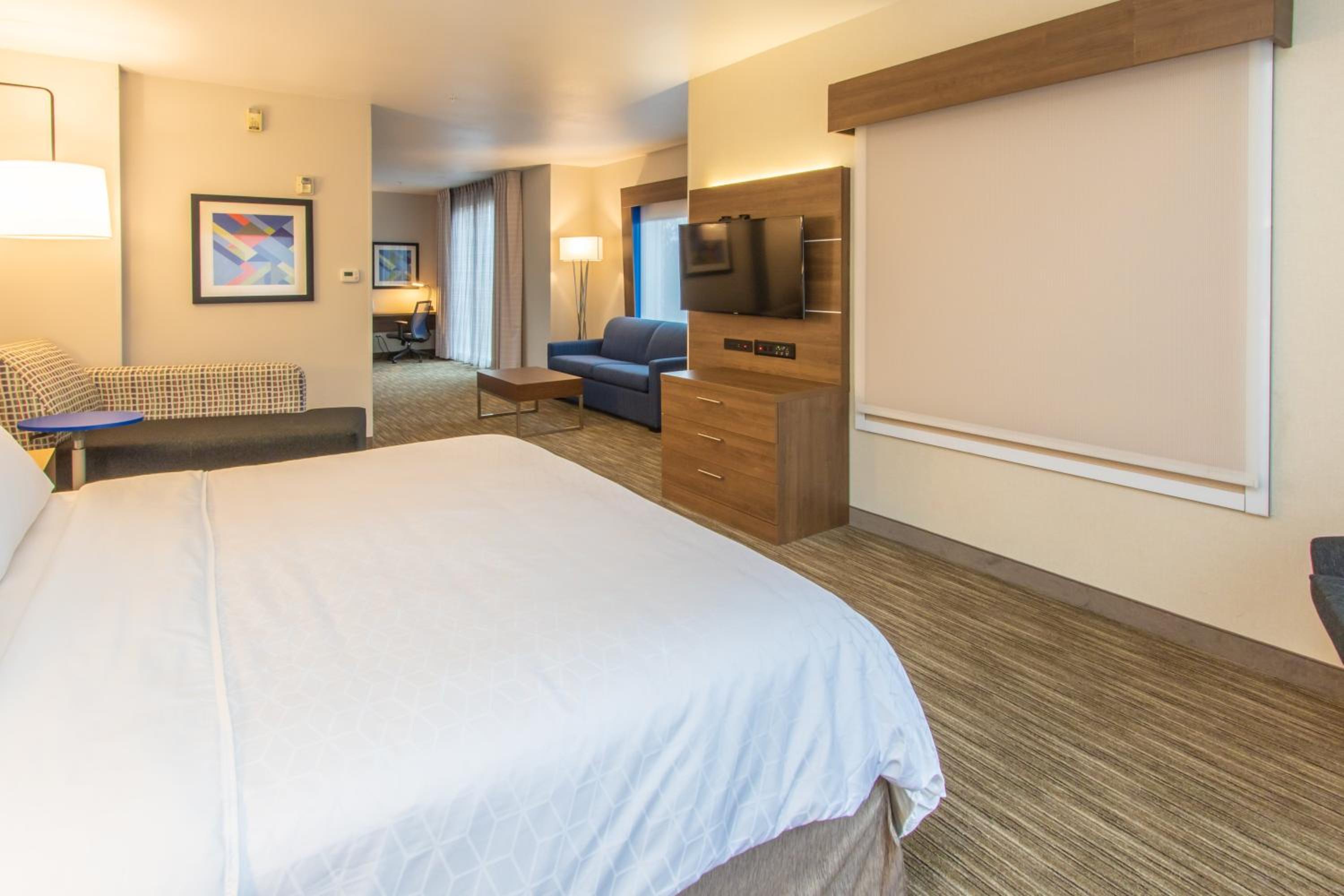 King Suite - Disability Access - Photo 2
