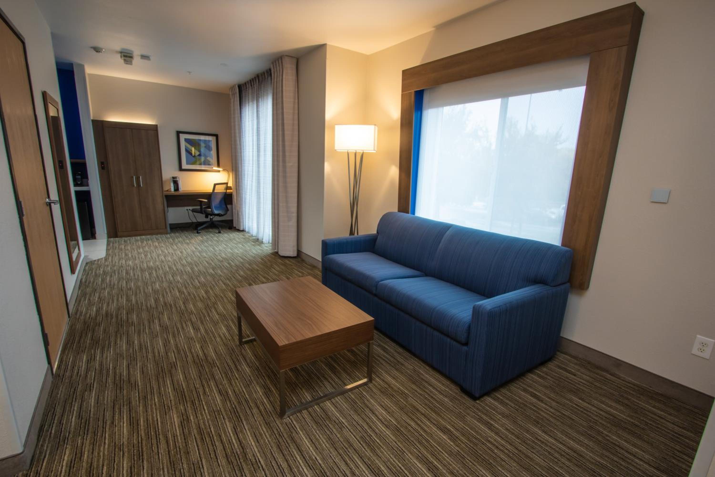 King Suite - Disability Access - Photo 3