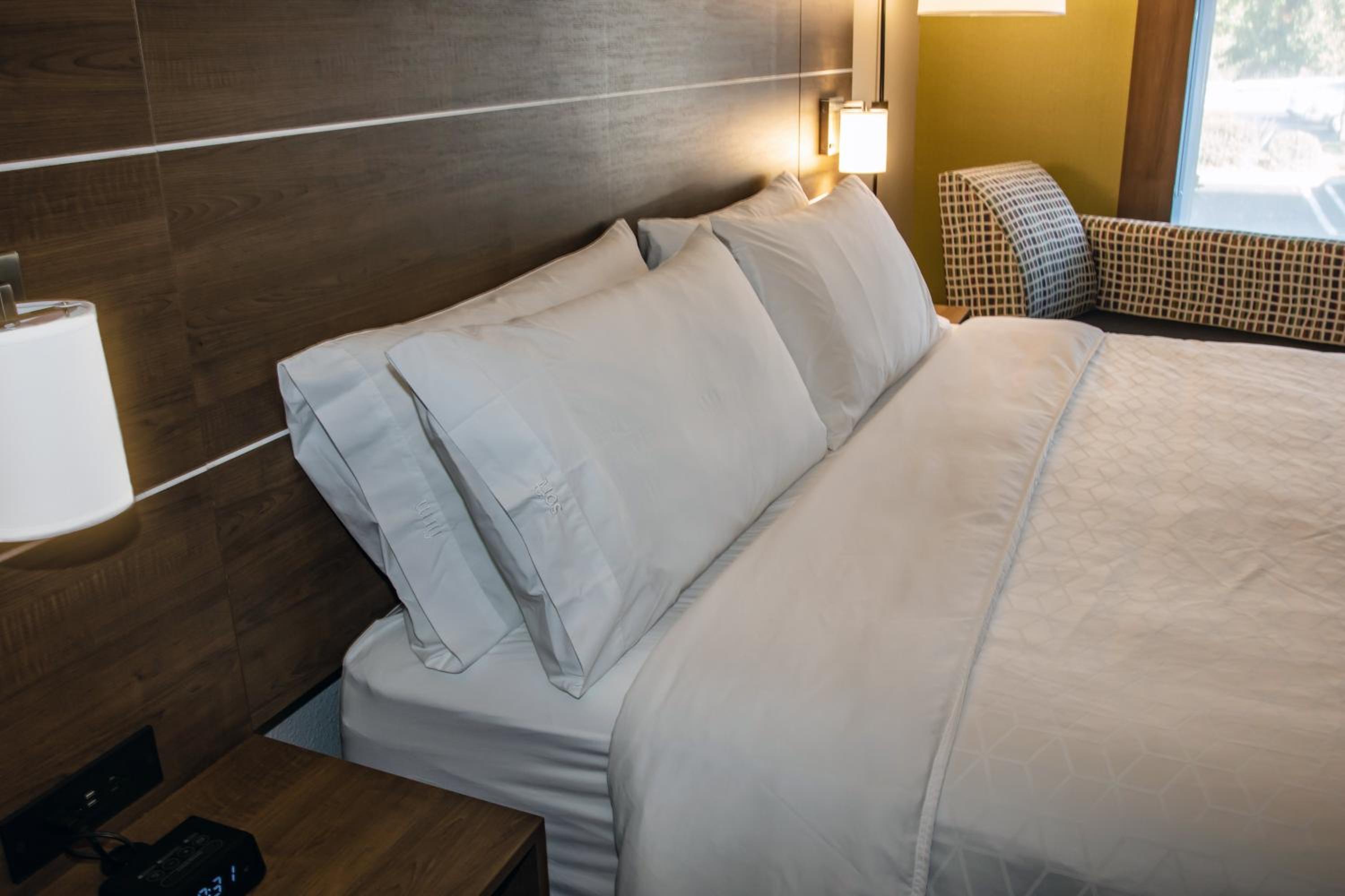 Superior King Room - Photo 12