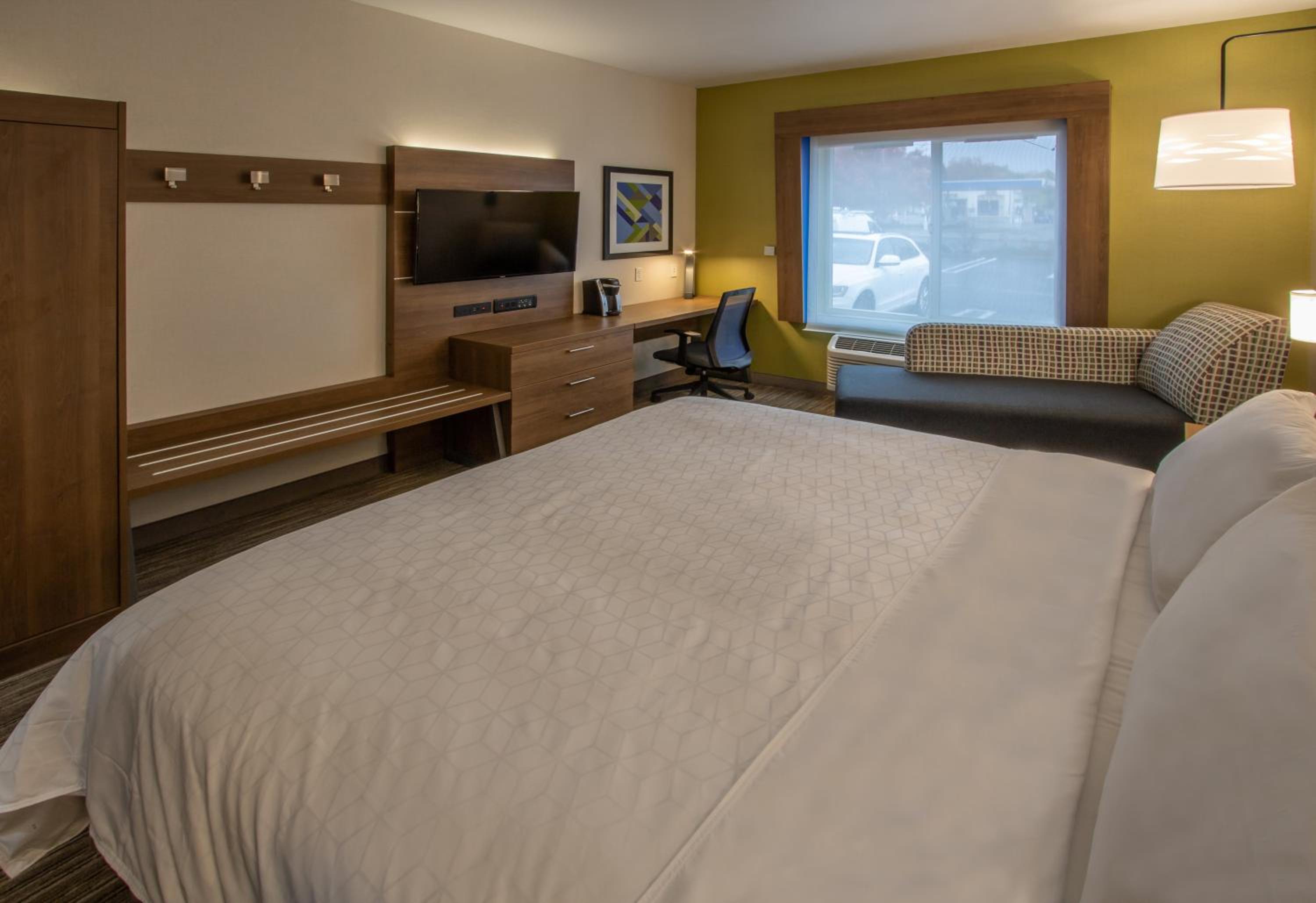 Superior King Room - Photo 17