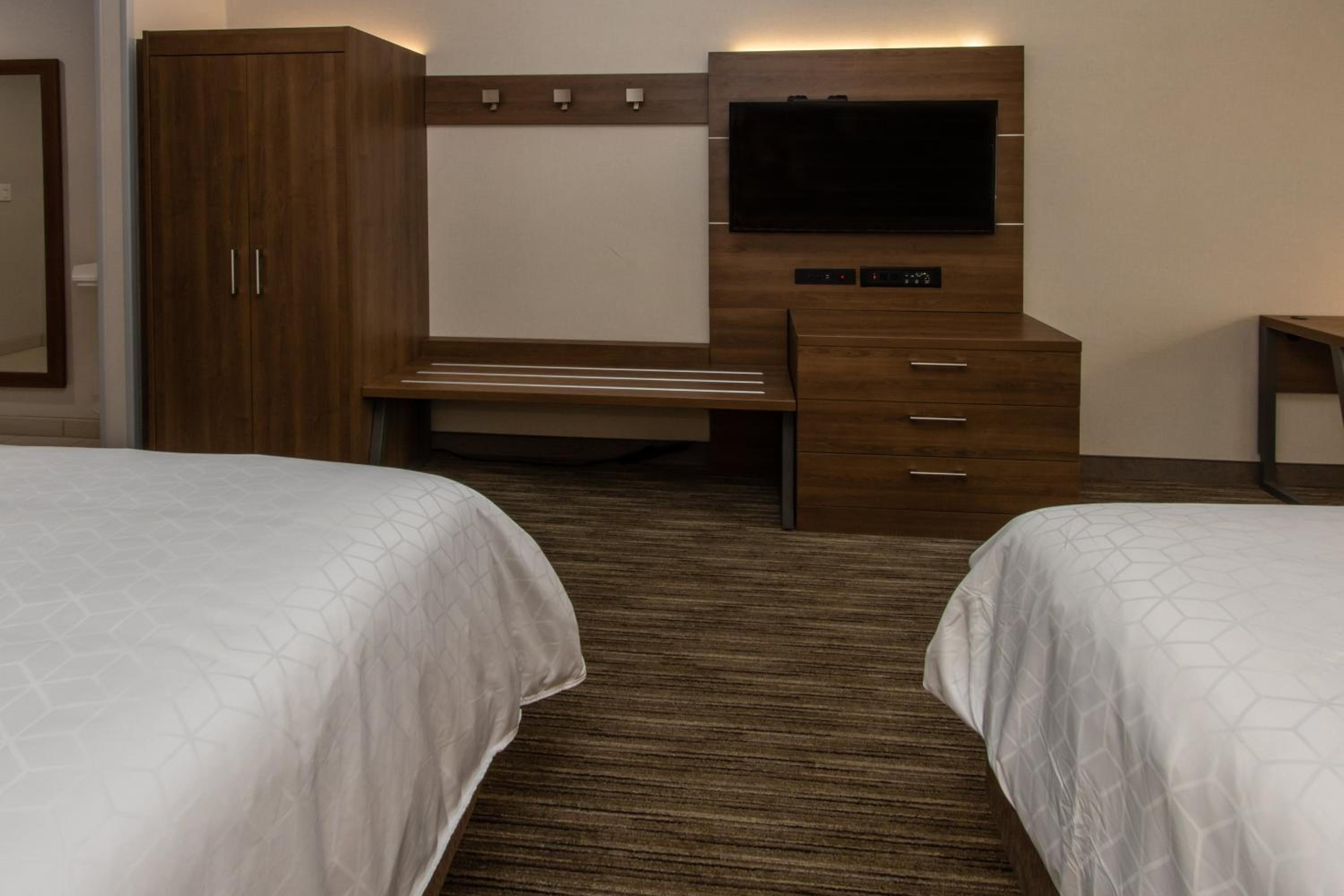 Standard Queen Room with Two Queen Beds - Photo 1