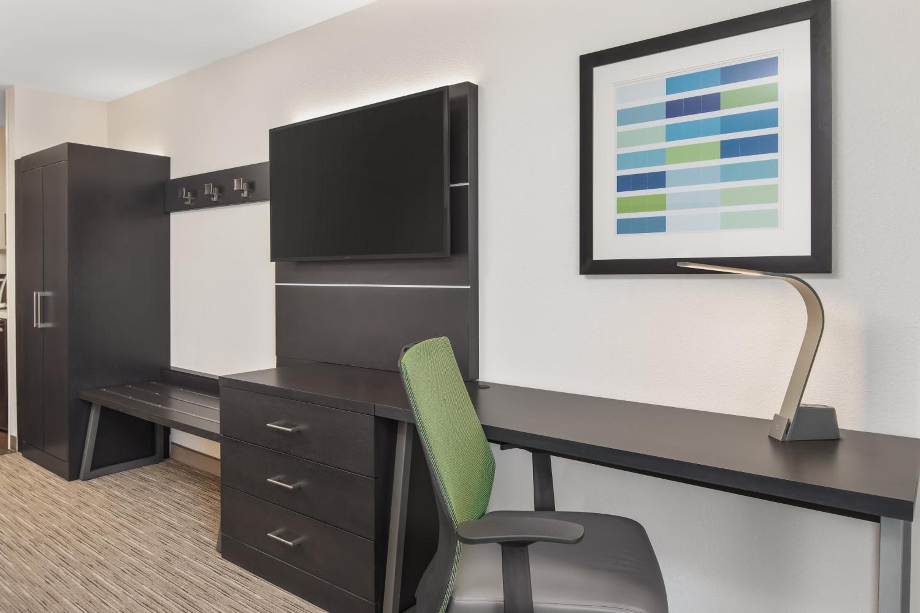 Standard King Room - Photo 5
