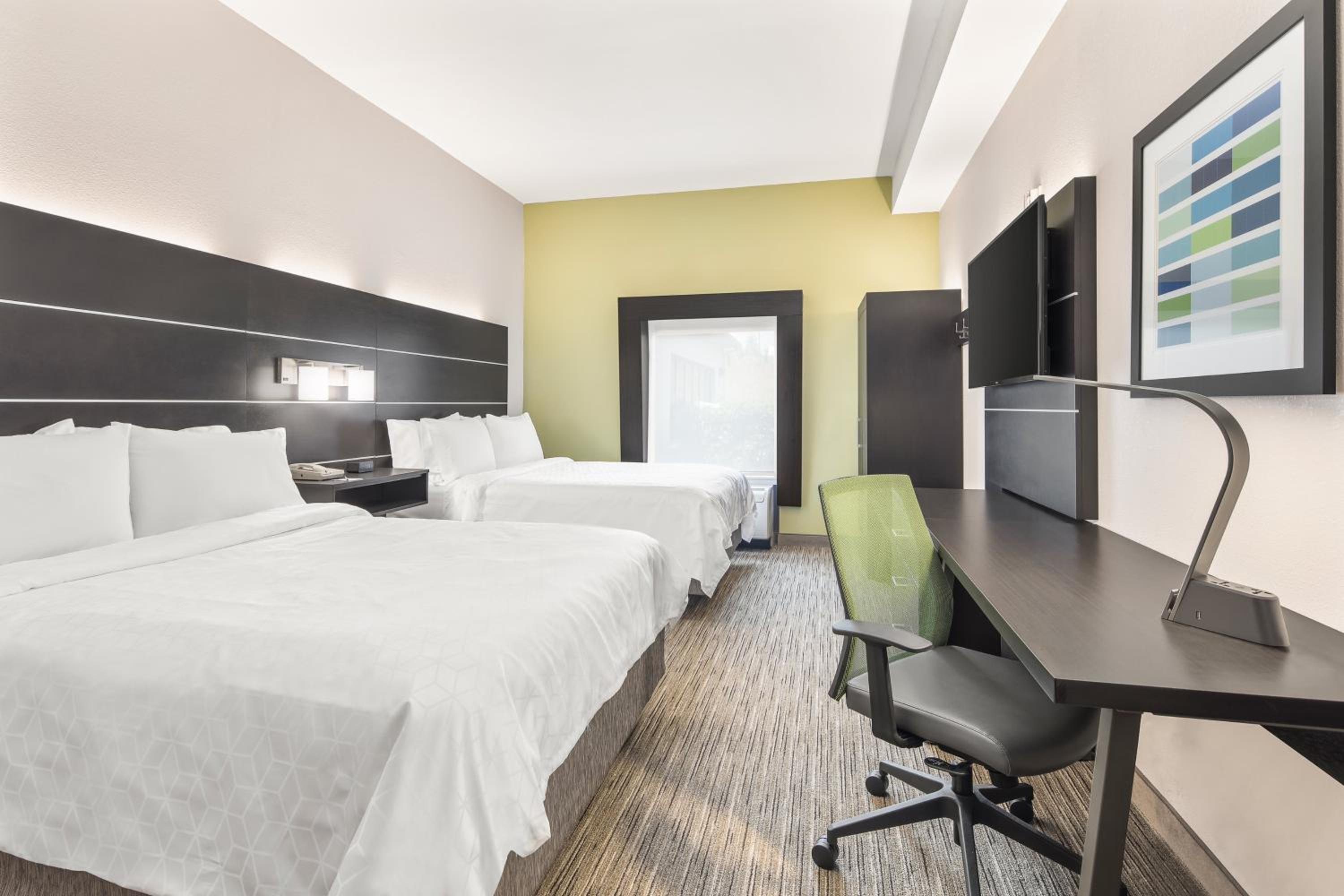 Queen Room with Two Queen Beds and Roll-In Shower - Disability Access - Photo 2