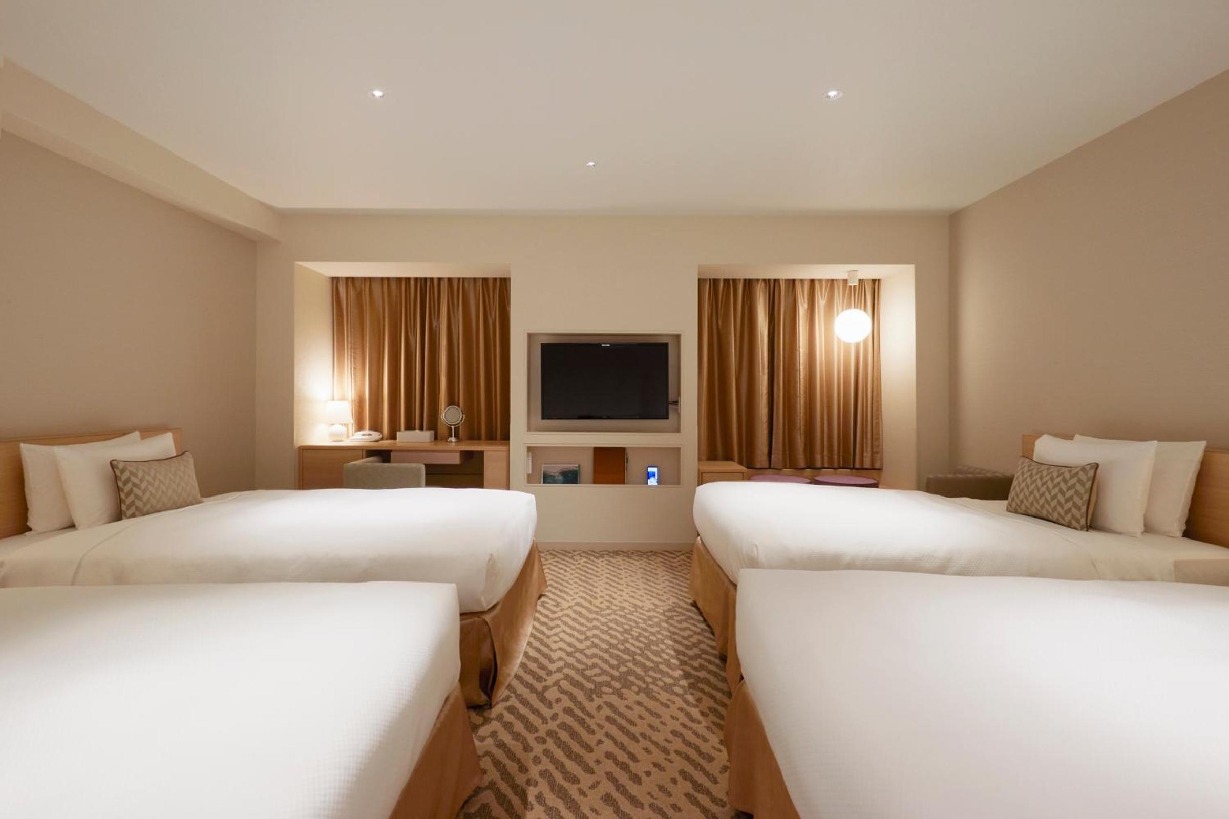 Standard Quadruple Room - Non-Smoking - Photo 2