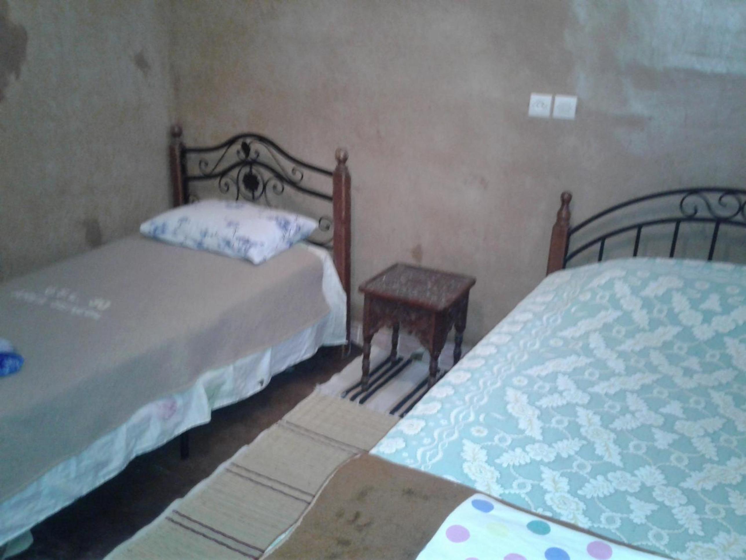 Economy Twin Room - Photo 3