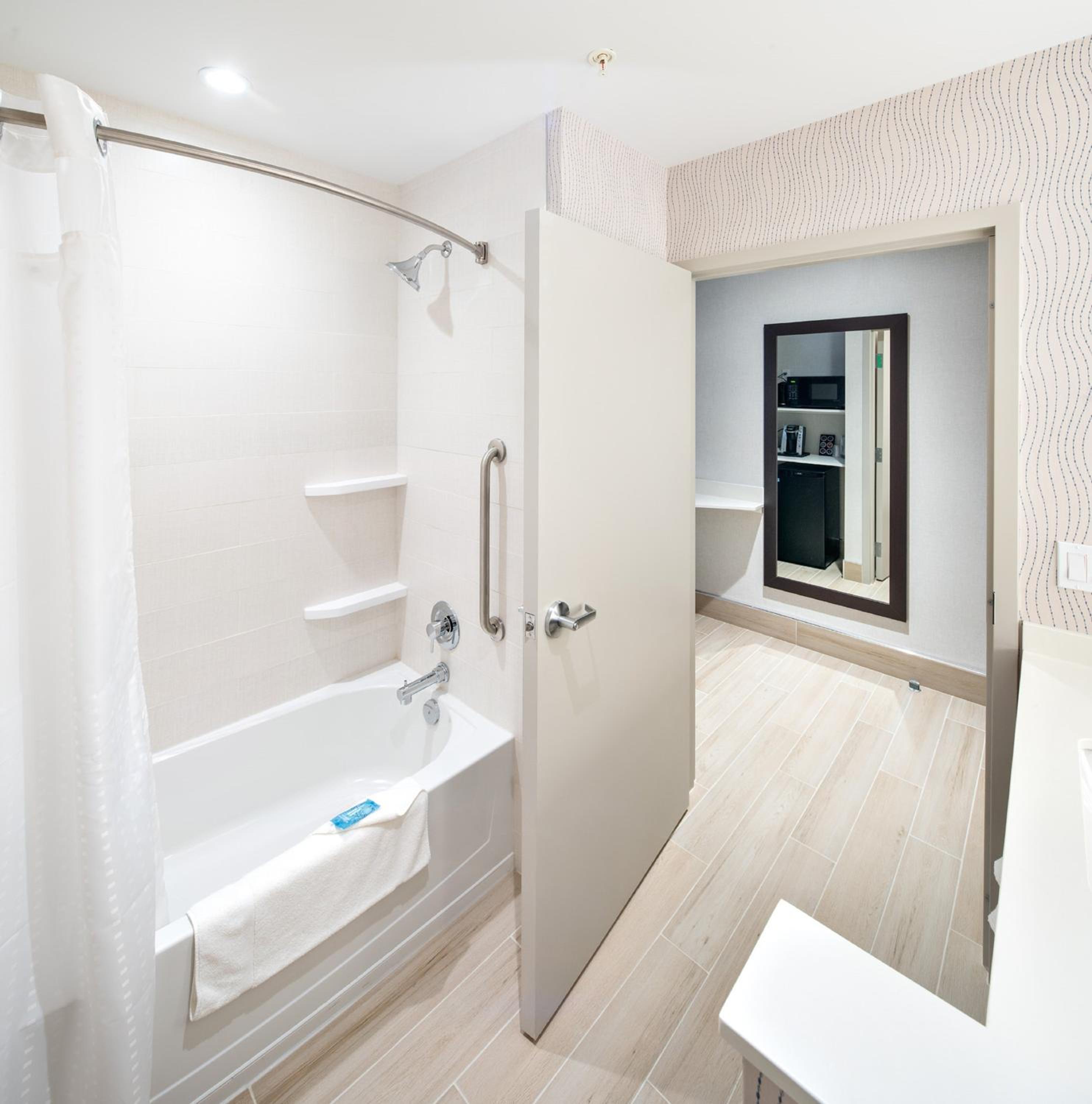 King Suite with Sofa Bed photo 2