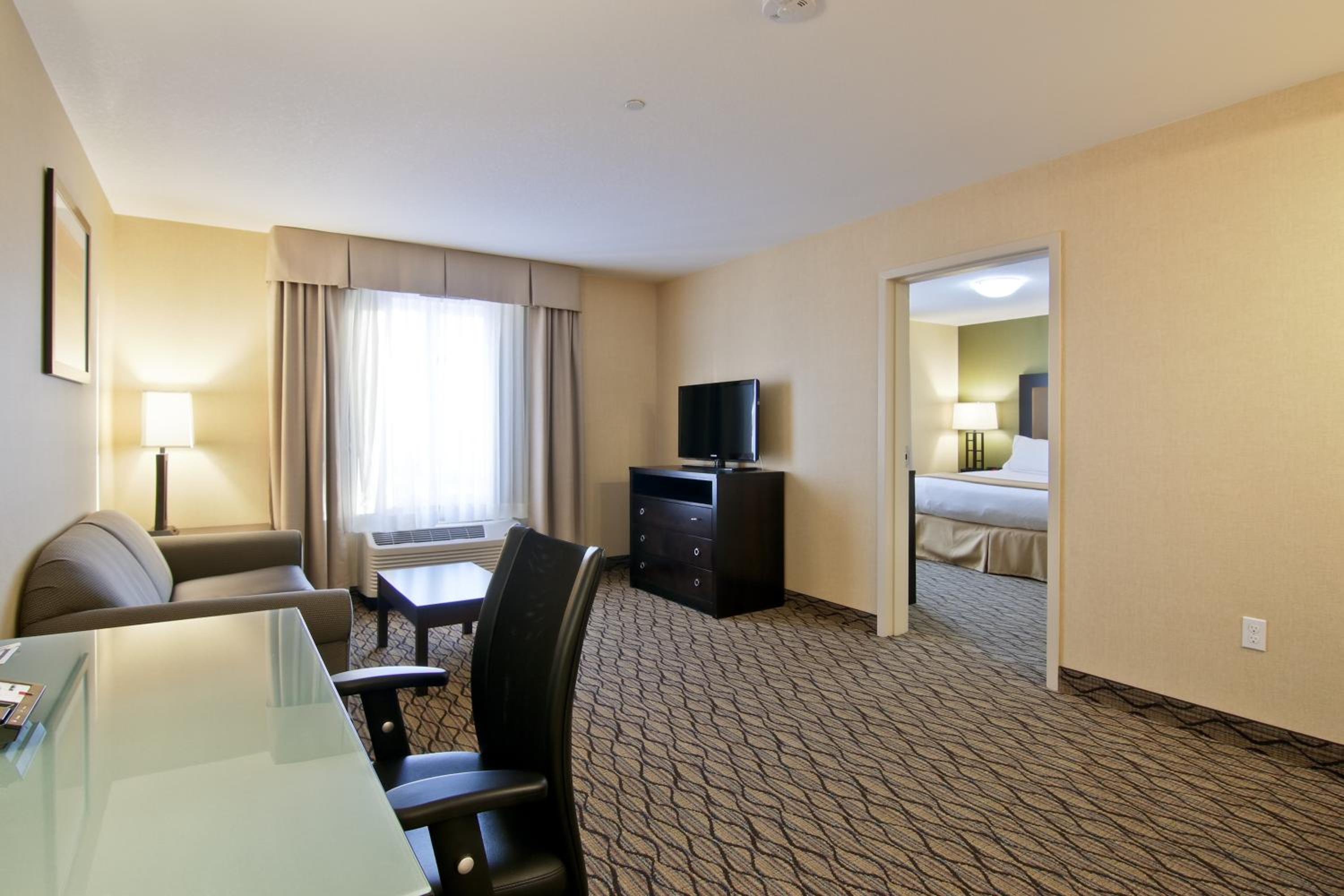 Deluxe King Suite