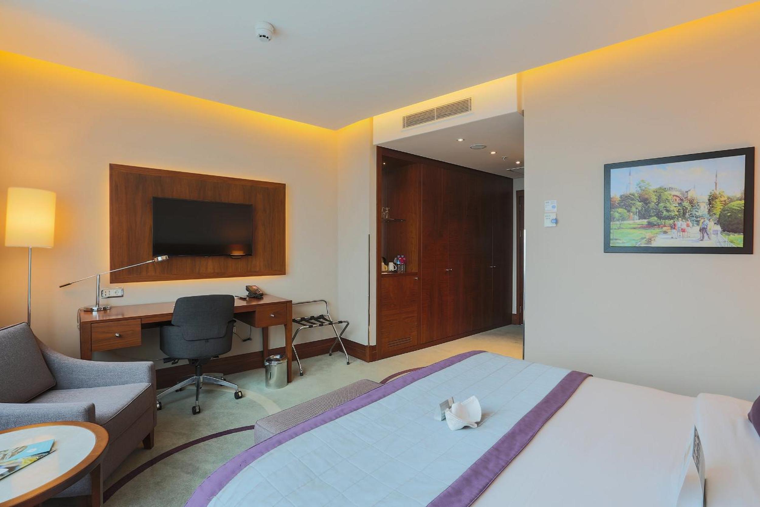 Standard King Room