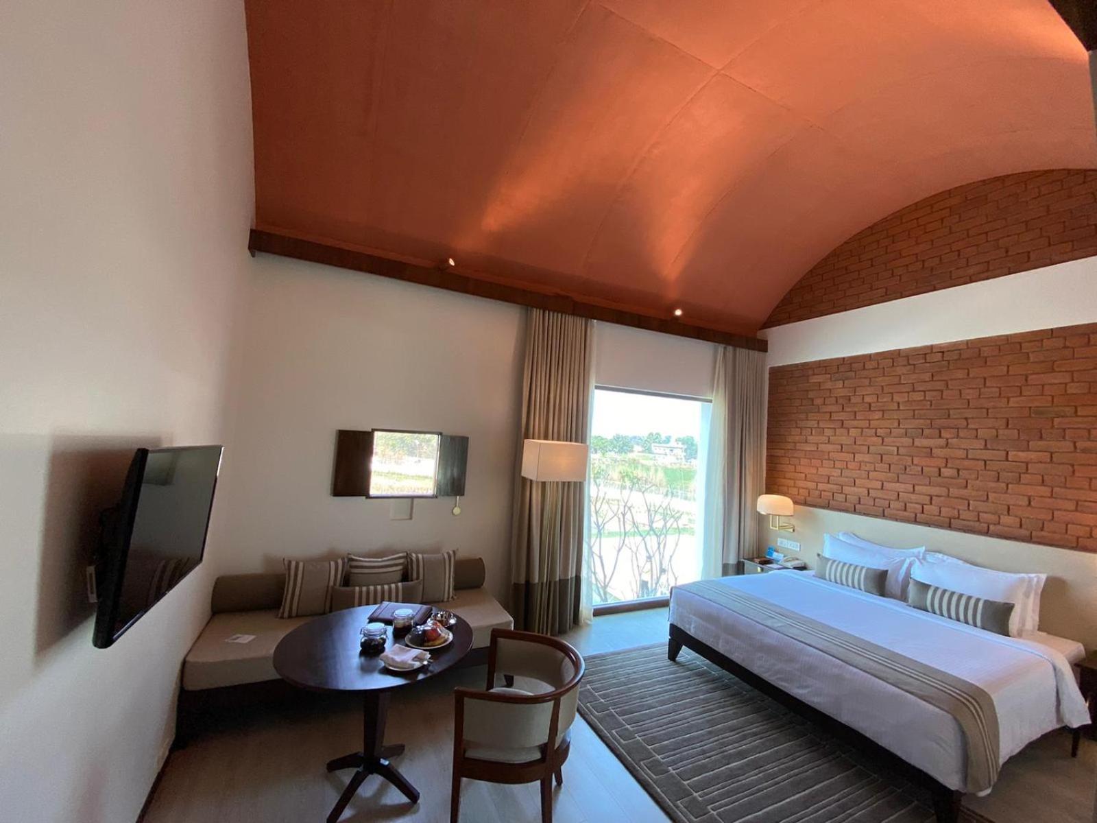Deluxe Double Room - Photo 11