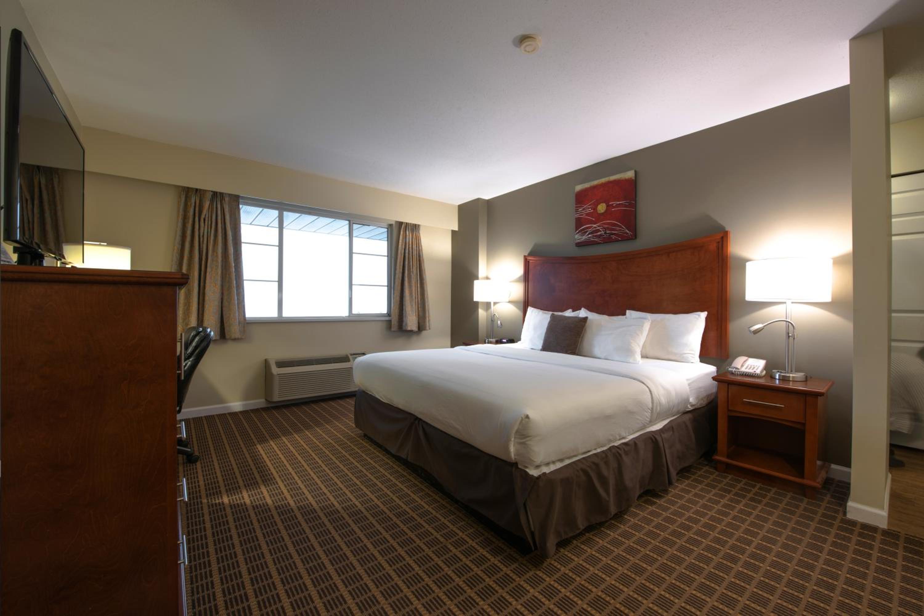 Standard King Room photo 3
