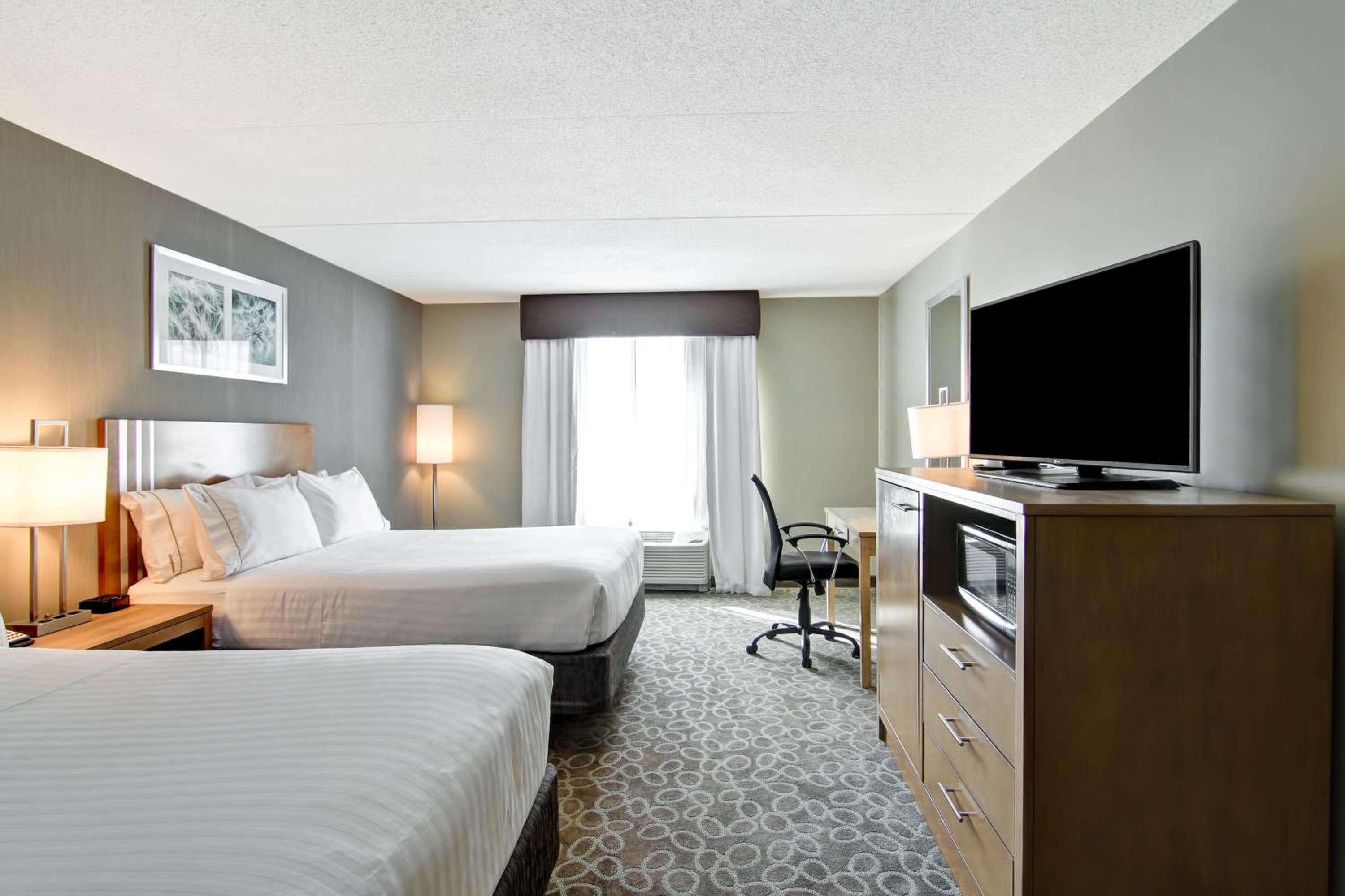 Standard Room with Two Queen Beds photo 1