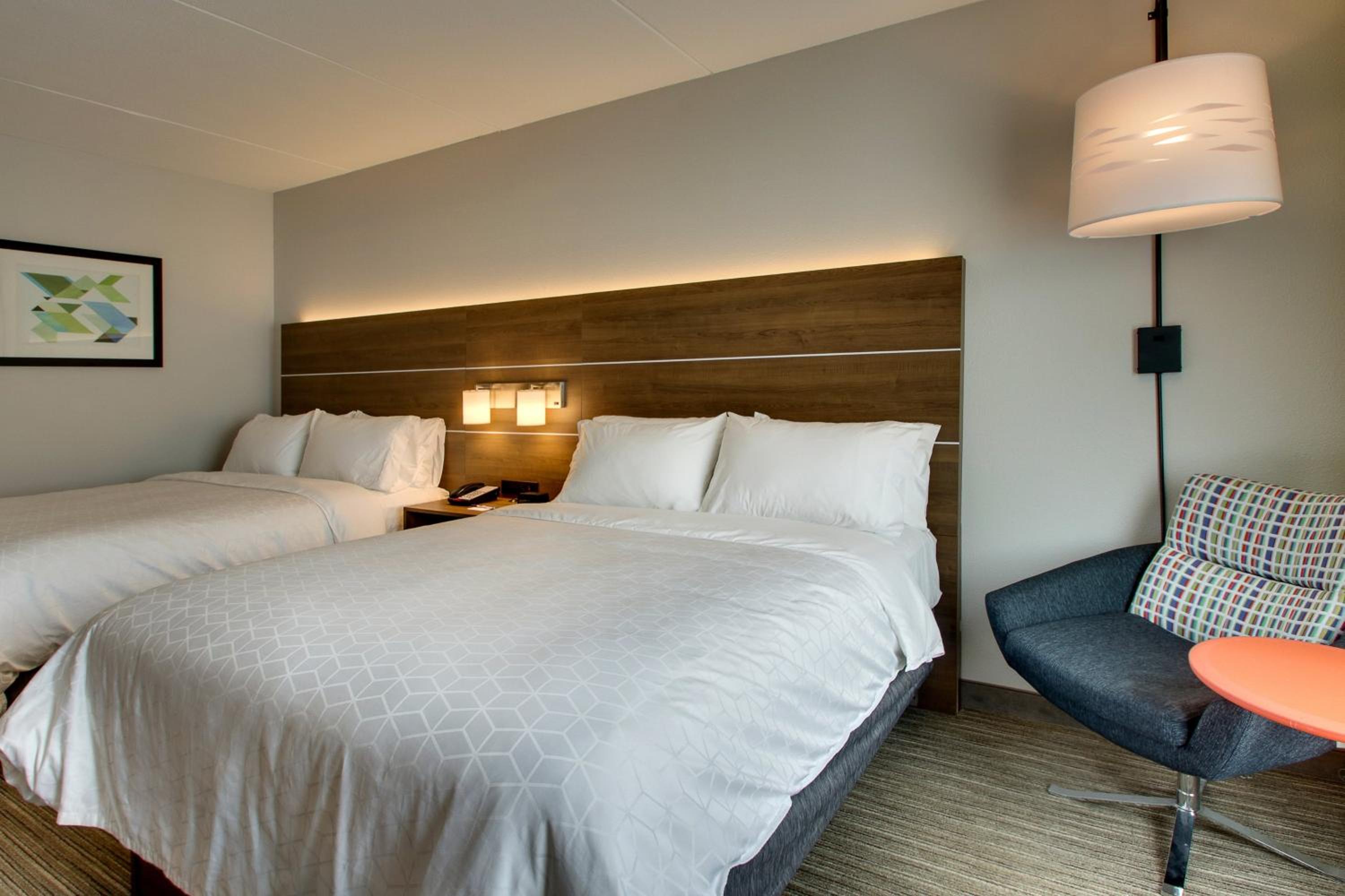 Standard Room with Two Queen Beds - Photo 1