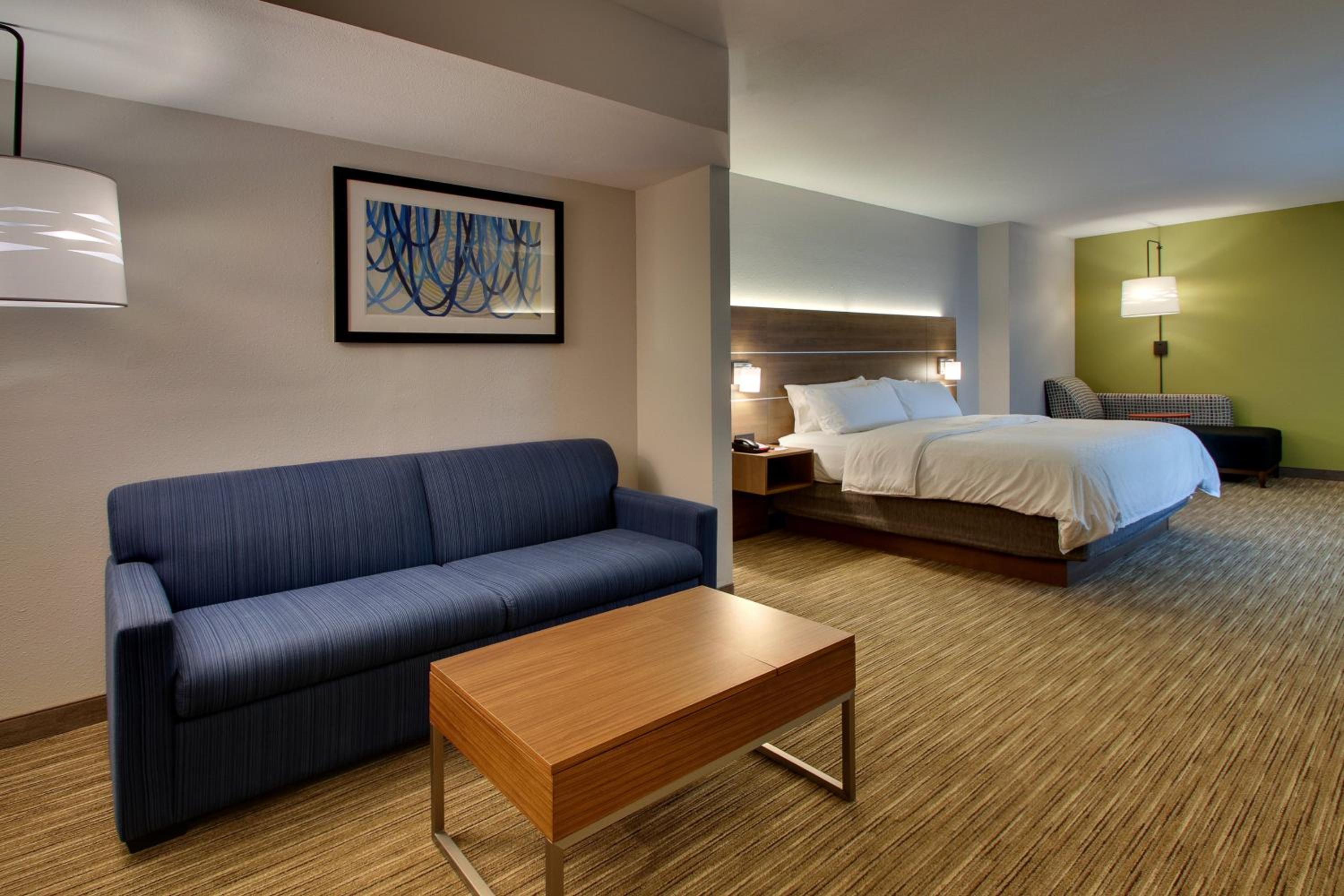 King Suite with Sofa Bed - Photo 5