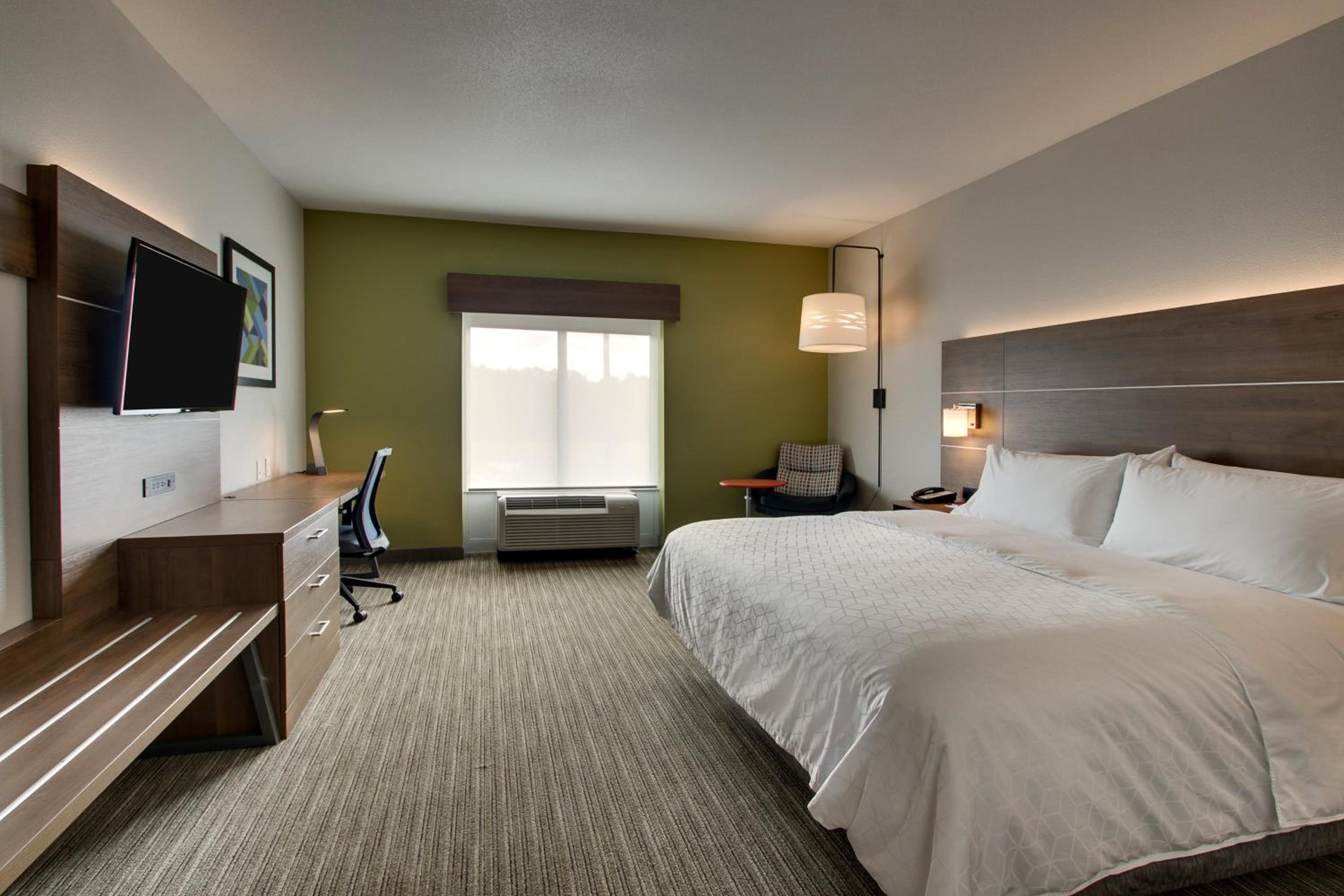 Standard King Room - Photo 5